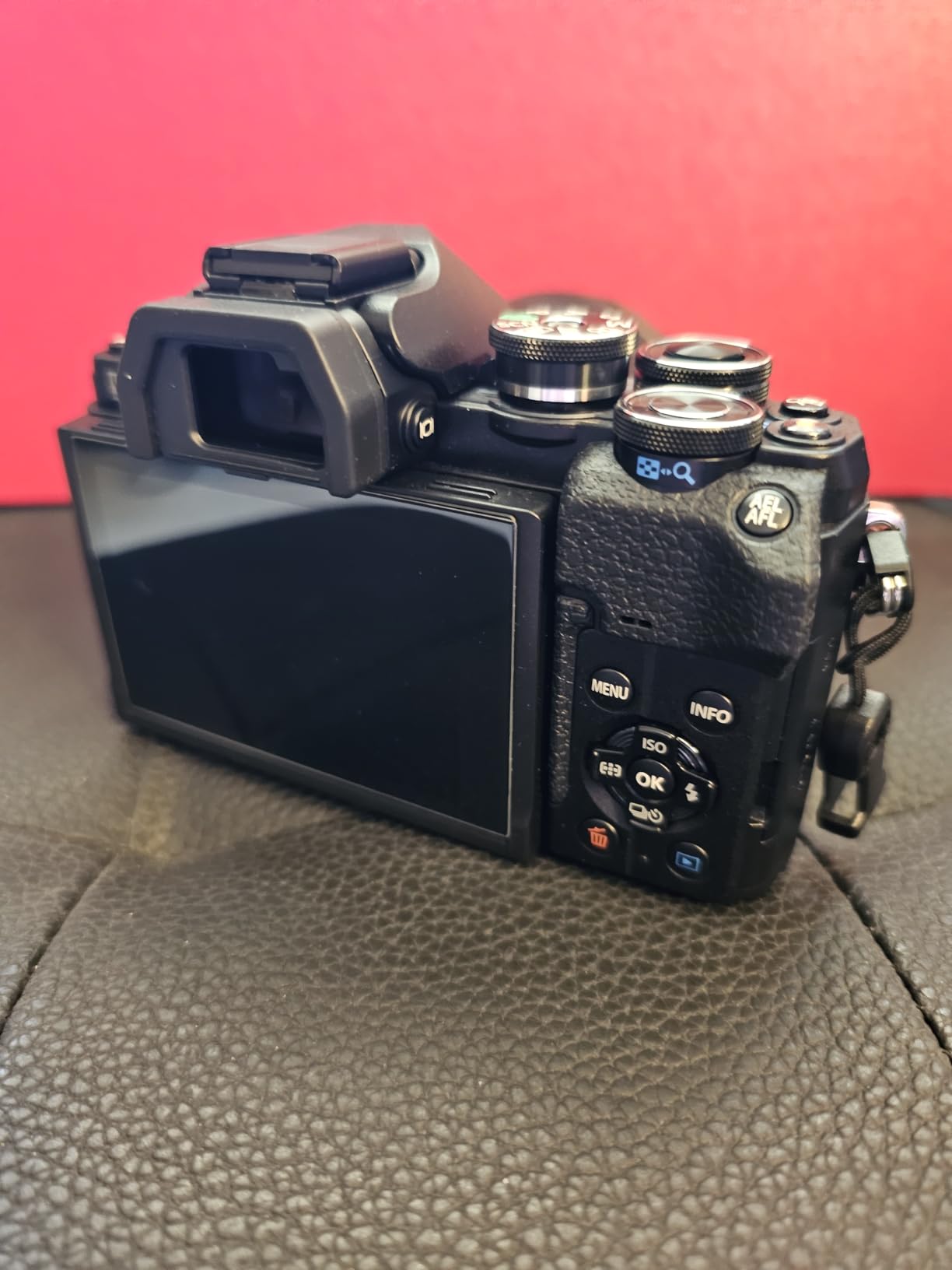 OM SYSTEM Olympus E-M10 Mark IV Silver Micro Four Thirds System Camera, 20MP, 5-Axis Image Stabilization, 4K Video customer photo 1