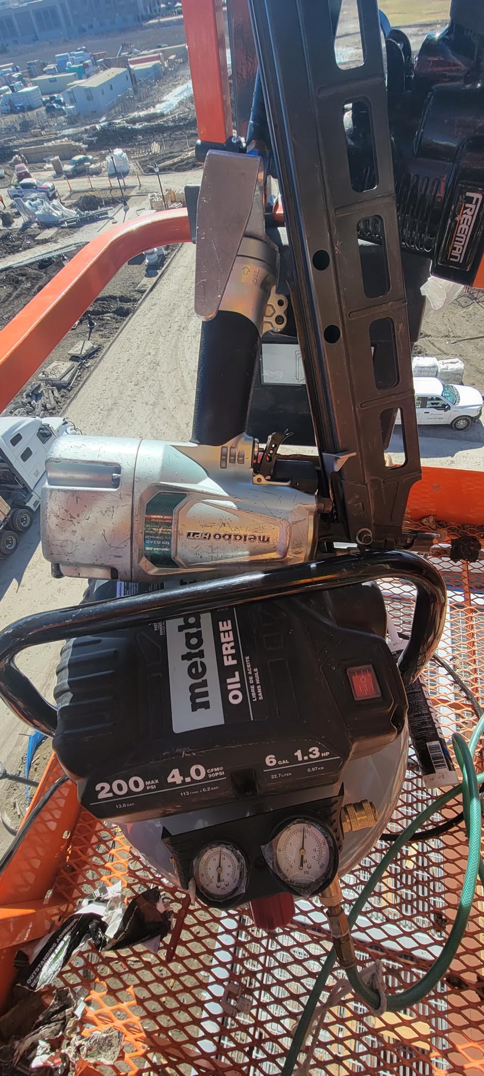 Metabo HPT Portable Pancake Air Compressor, 6 Gallon 200 PSI, EC914S | 4 CFM Flow Rate, Powers Multiple Framing Siding Roofing Nailers Brad Guns Simultaneously customer photo 1