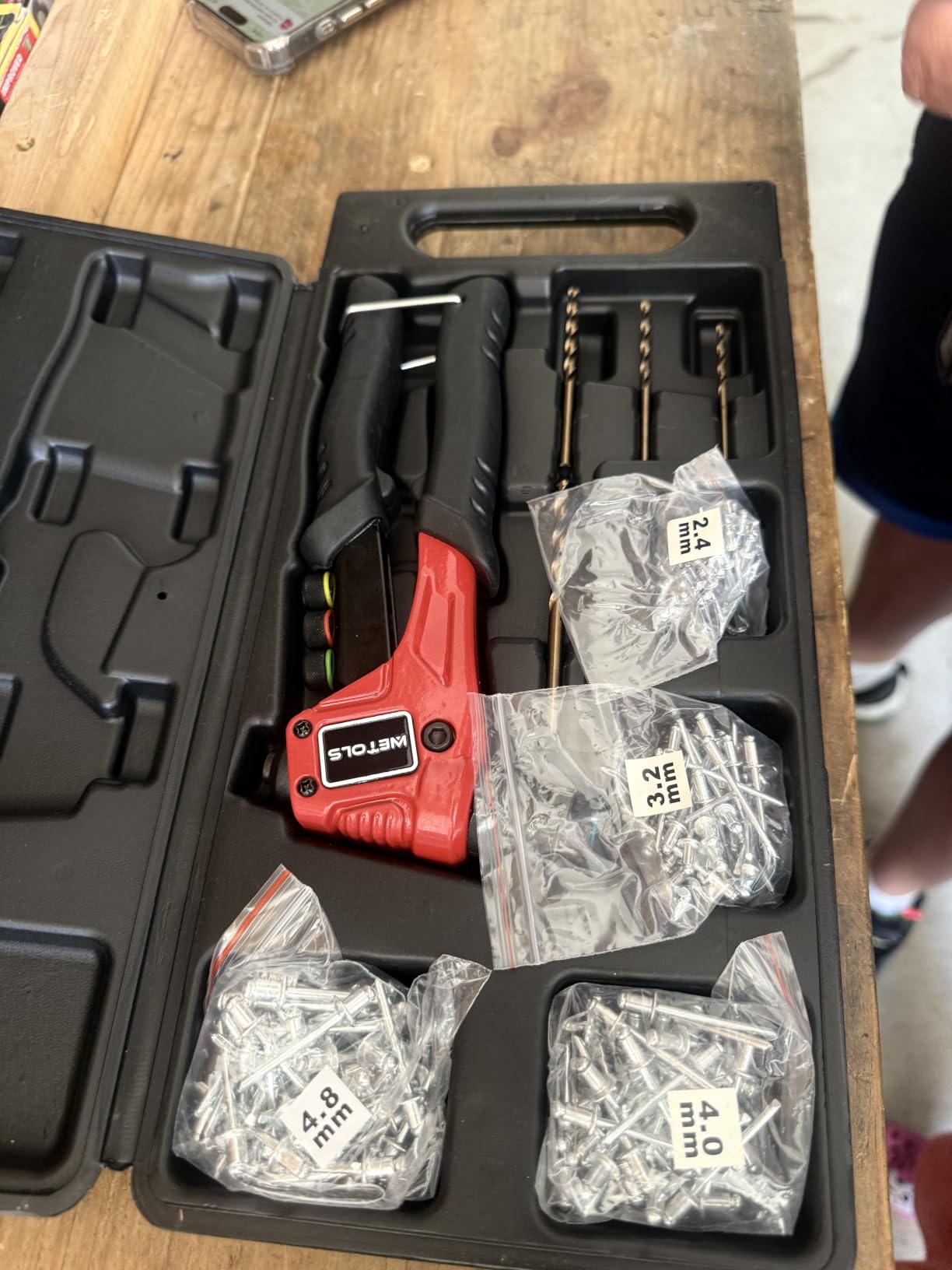 WETOLS Pop Rivet Gun Kit with 200 Blind Rivets, Upgraded Manual Single Hand Riveter with 4 Tool-Free Interchangeable Rivet Heads and 4 Drill Bits, Pop Rivet Tool Kit with Sturdy BMC Carrying Case customer photo 1