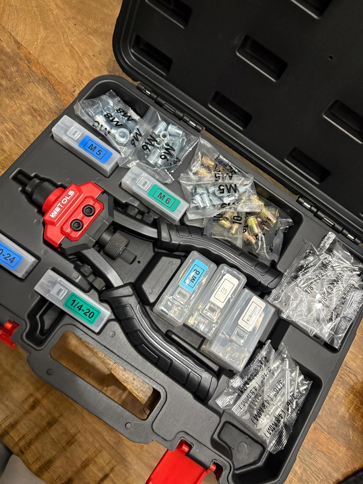 WETOLS Pop Rivet Gun Kit with 200 Blind Rivets, Upgraded Manual Single Hand Riveter with 4 Tool-Free Interchangeable Rivet Heads and 4 Drill Bits, Pop Rivet Tool Kit with Sturdy BMC Carrying Case customer photo 2