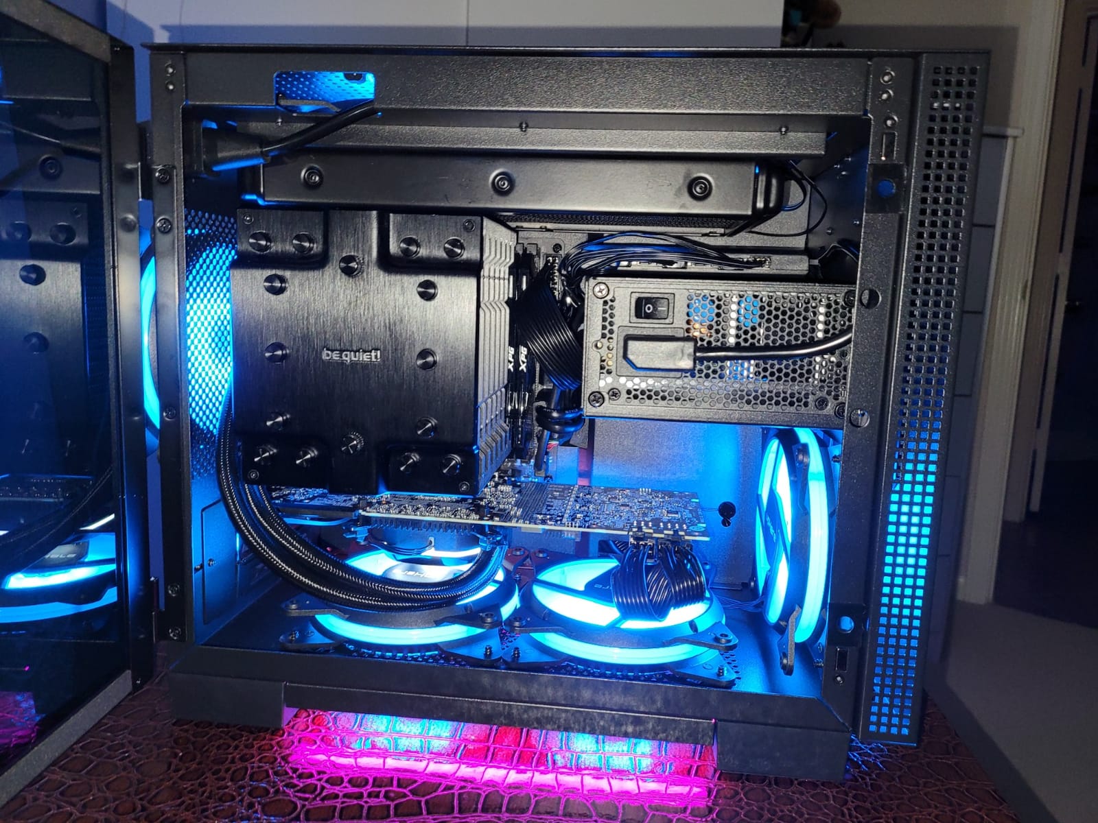 Razer Tomahawk Mini-ITX Gaming Case: Dual-Sided Tempered Glass Swivel Doors, Ventilated Top Panel, Chroma RGB Underglow Lighting, Built-in Cable Management, Classic Black customer photo 2