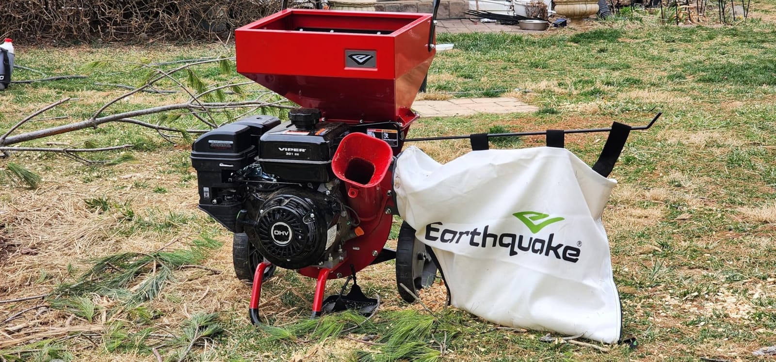 Earthquake Chipper Shredder K33, 33964 Heavy Duty 301cc, 4 Cycle Viper Engine, Dock-and-Lock Debris Bag, 3