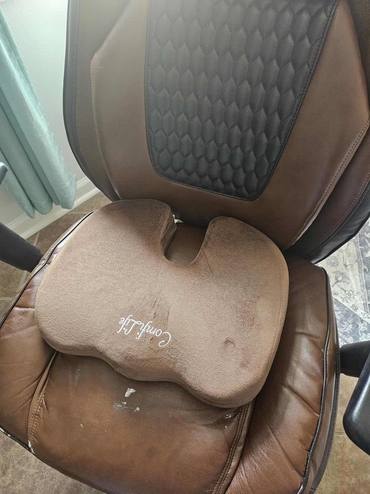 ComfiLife Doctor Recommended Seat Cushion - Premium Gel & Memory Foam Office Chair, Car Seat, Lifting Cushion - Chair Cushions for Back & Sciatica Relief - Seat Cushions for Office & Desk (Black) customer photo 1