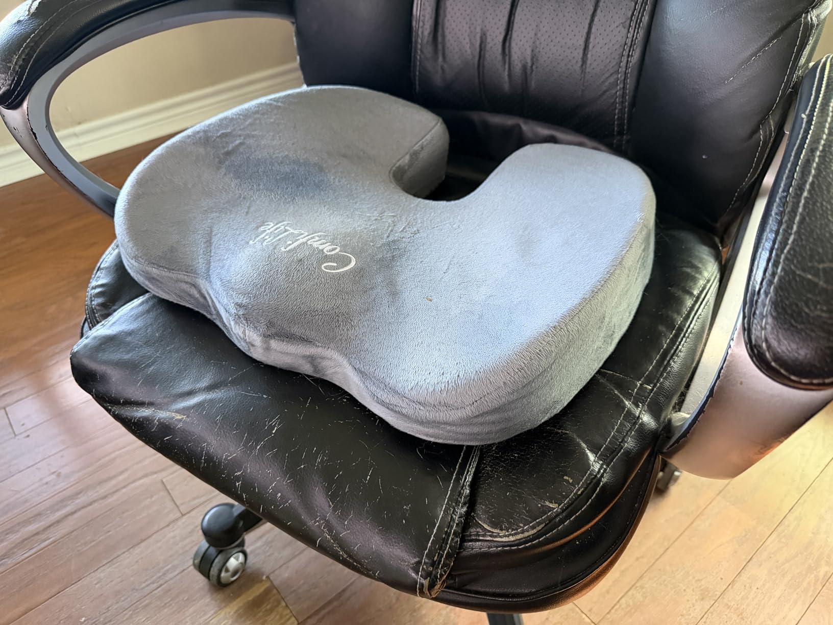 ComfiLife Doctor Recommended Seat Cushion - Premium Gel & Memory Foam Office Chair, Car Seat, Lifting Cushion - Chair Cushions for Back & Sciatica Relief - Seat Cushions for Office & Desk (Black) customer photo 2