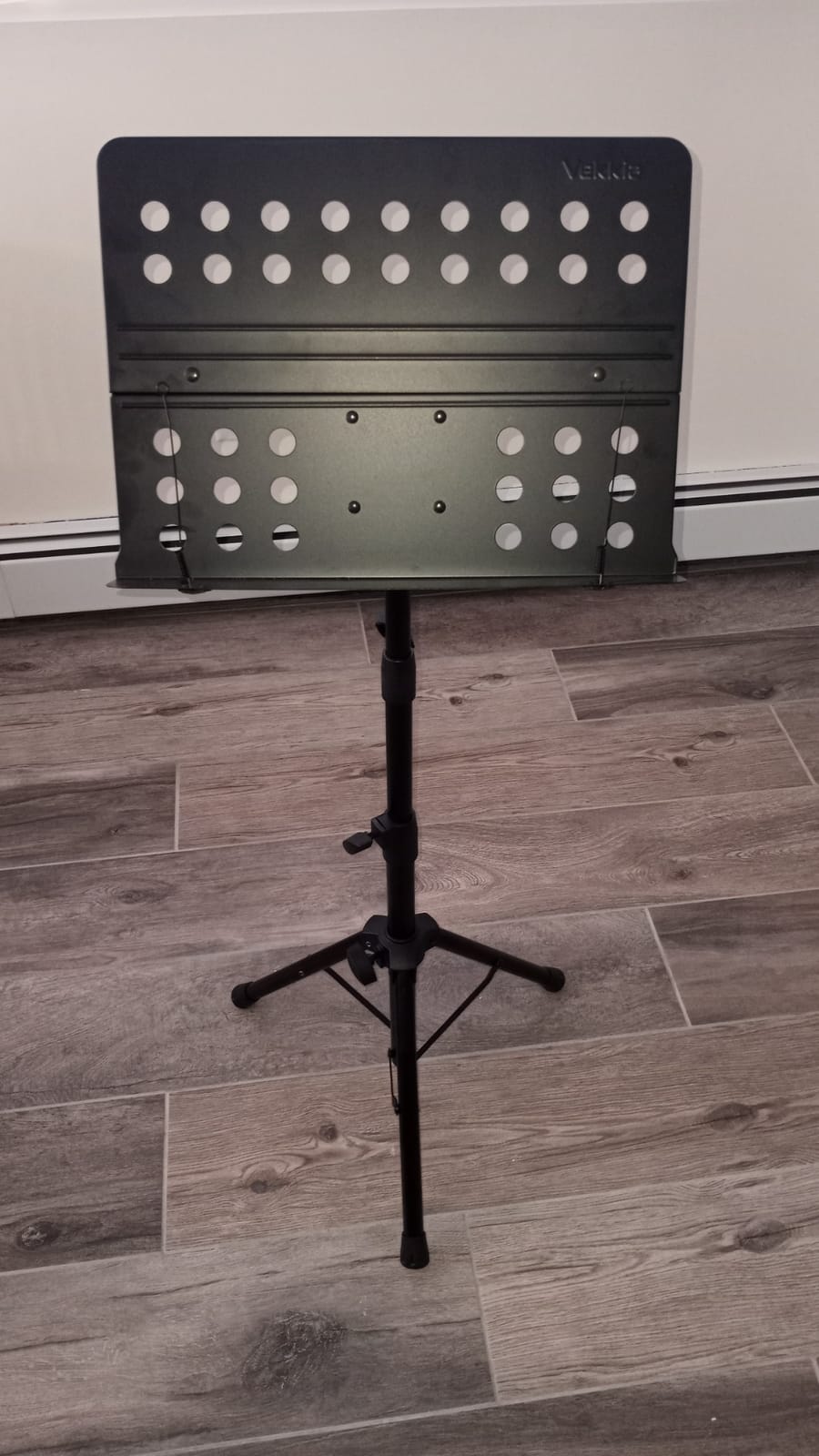 Vekkia Sheet Music Stand-Metal Professional Portable Perforated Music Stand with Carrying Bag,Folding Adjustable Music Holder,Super Sturdy suitable for Instrumental Performance & Band & Travel customer photo 1
