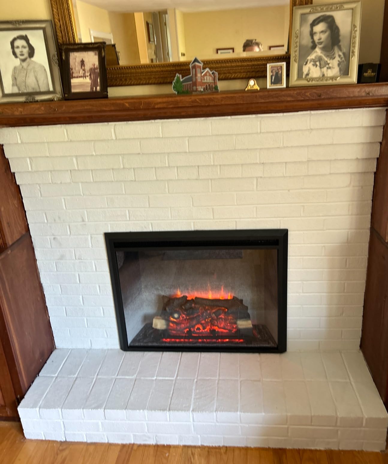 RICHFLAME 33 Inches, Edward Electric Fireplace Insert with Fire Crackling Sound, Weathered Concrete Interior, Remote Control, 750/1500W, Black customer photo 1