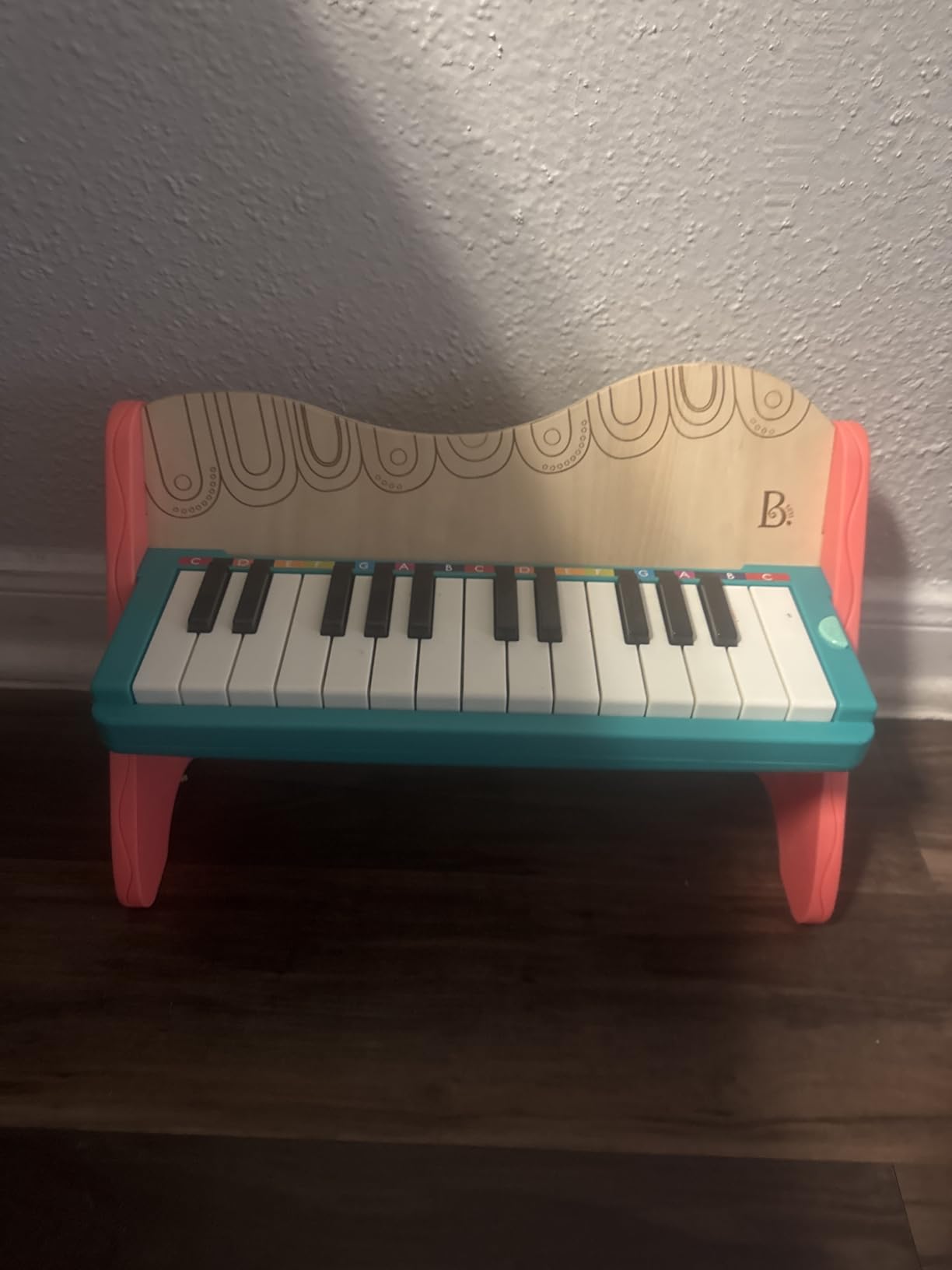 B. toys Wooden Piano, Mini Maestro with Color-Coded Songbook customer photo 2