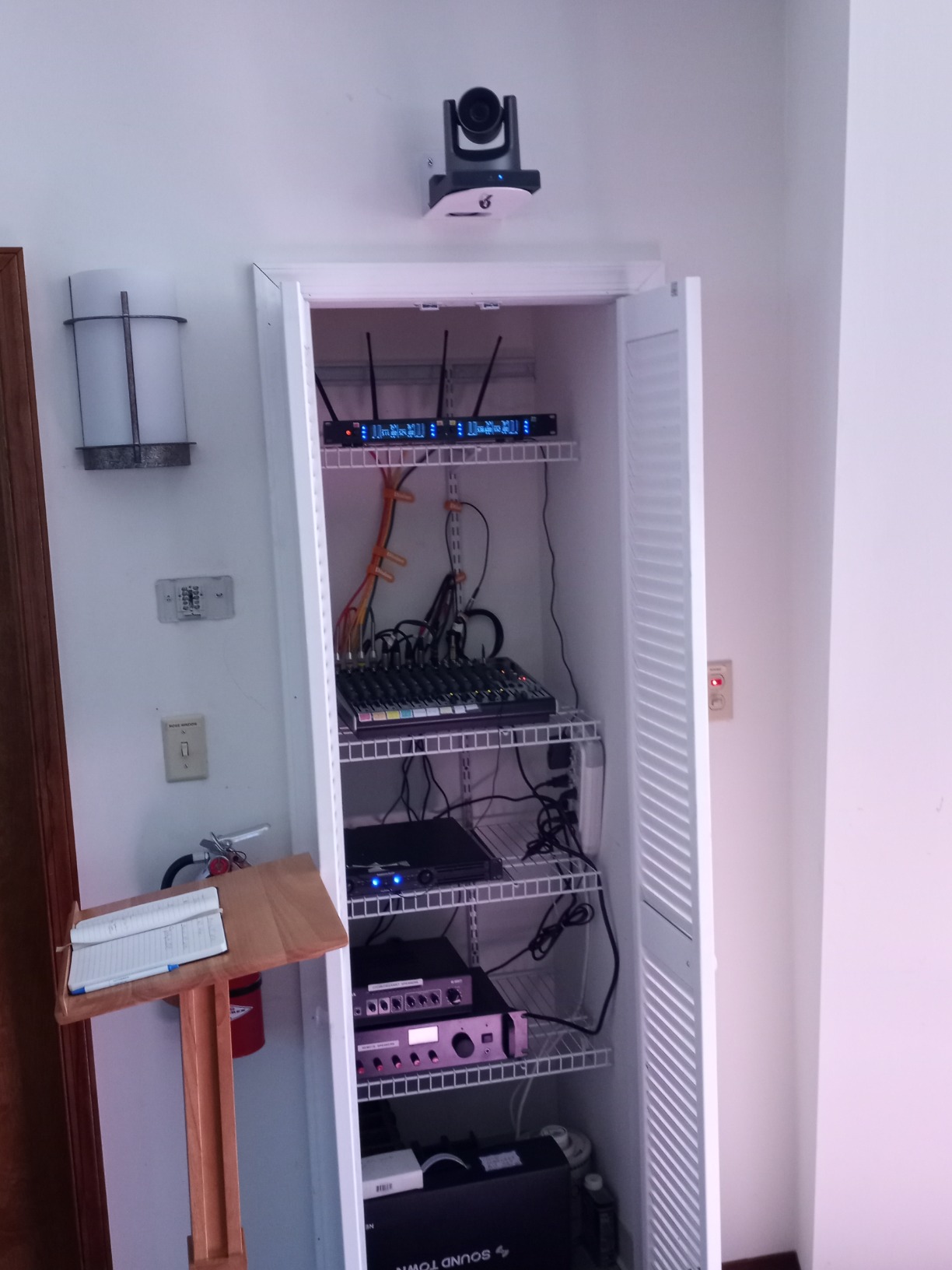 NDI PTZ Camera - 30X Auto Tracking Live Streaming Cam with SDI/HDMI/IP Outputs for Church Worship School Sport Hospital Wedding(NDI HX2 and NDI HX3) customer photo 1