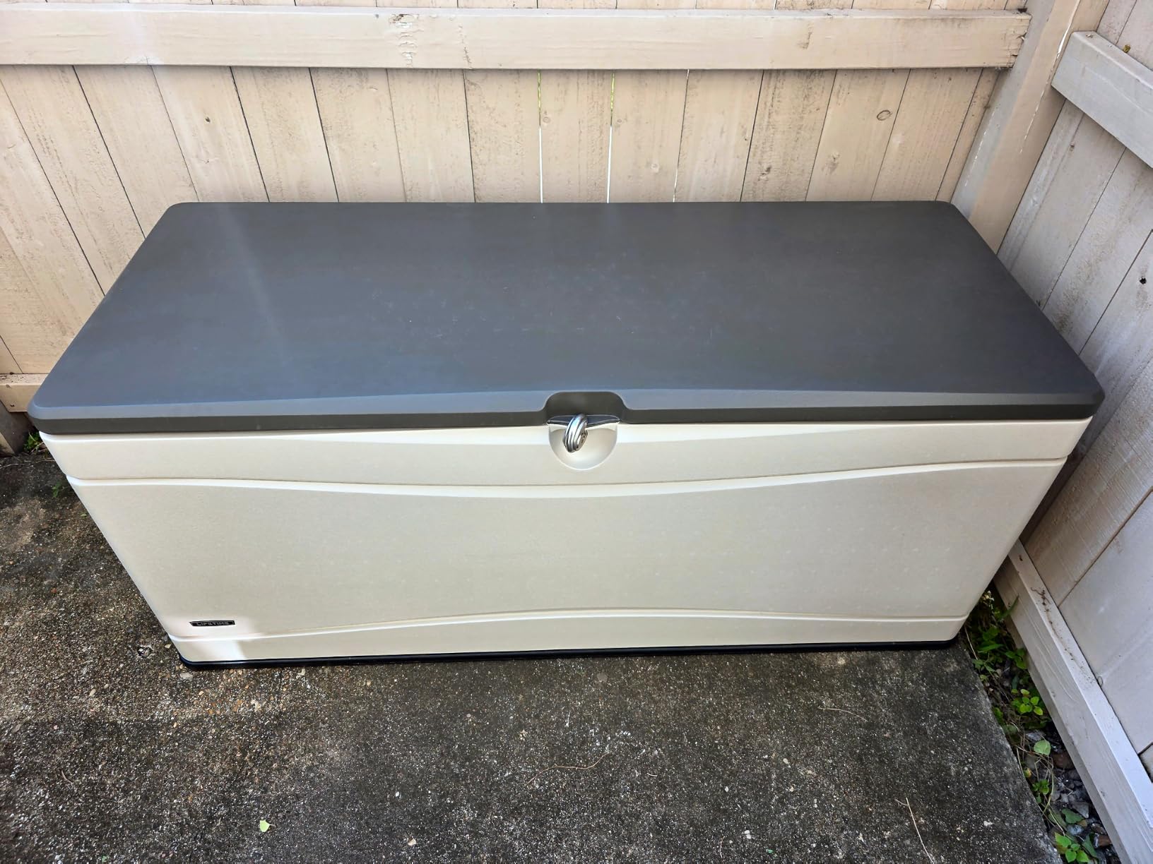 LIFETIME Outdoor Storage Deck Box, 130 Gallon, Arctic White, Lockable, UV-Protected, for Decks and Marine Docks customer photo 2