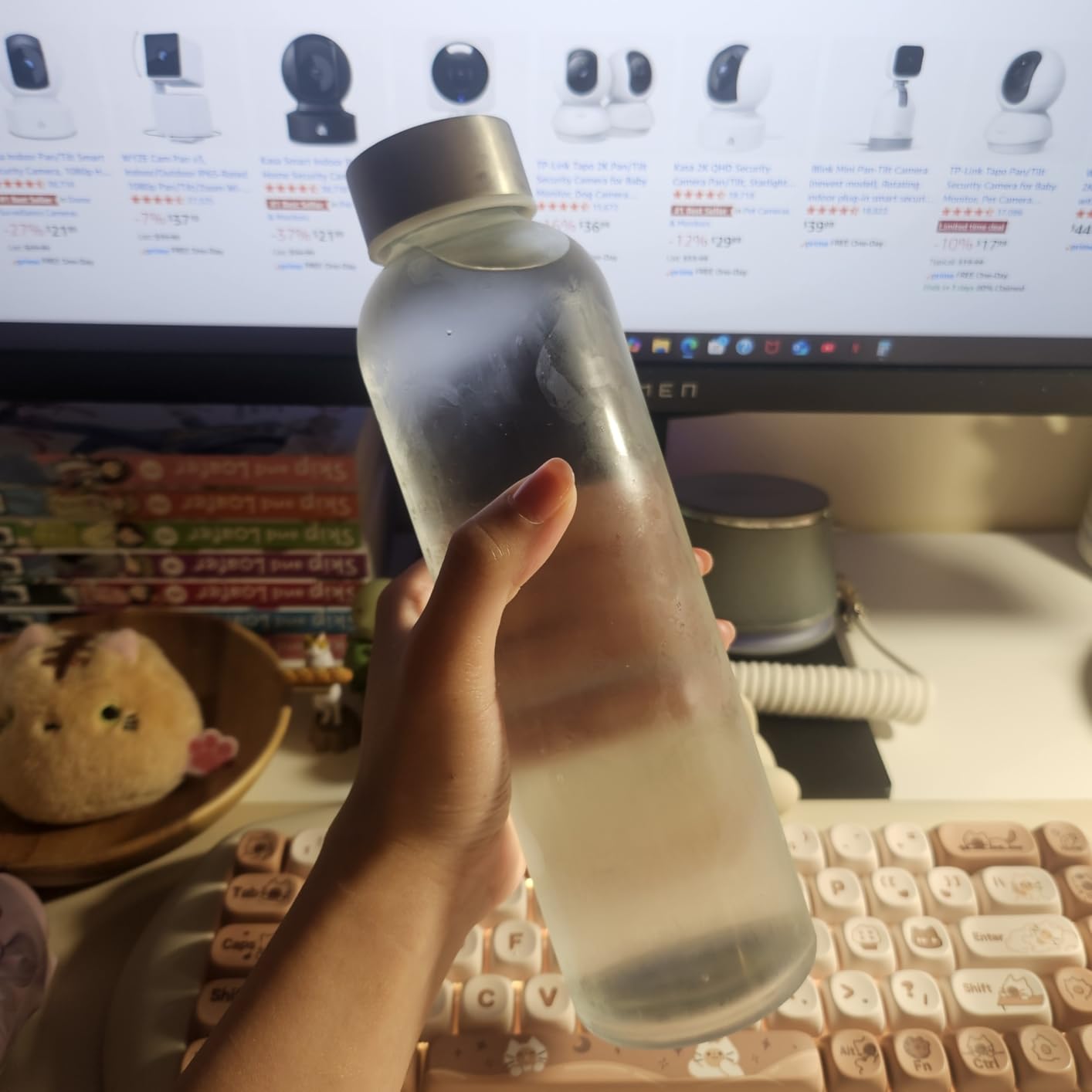 Epica Clear Glass Bottles with Lids, 18 oz Water Bottles, with sleeves | Reusable Travel-Friendly Juice bottles Rust-Resistant Durable Glass Stainless steel Air and Water Tight Lids 100% Leak Proof customer photo 1