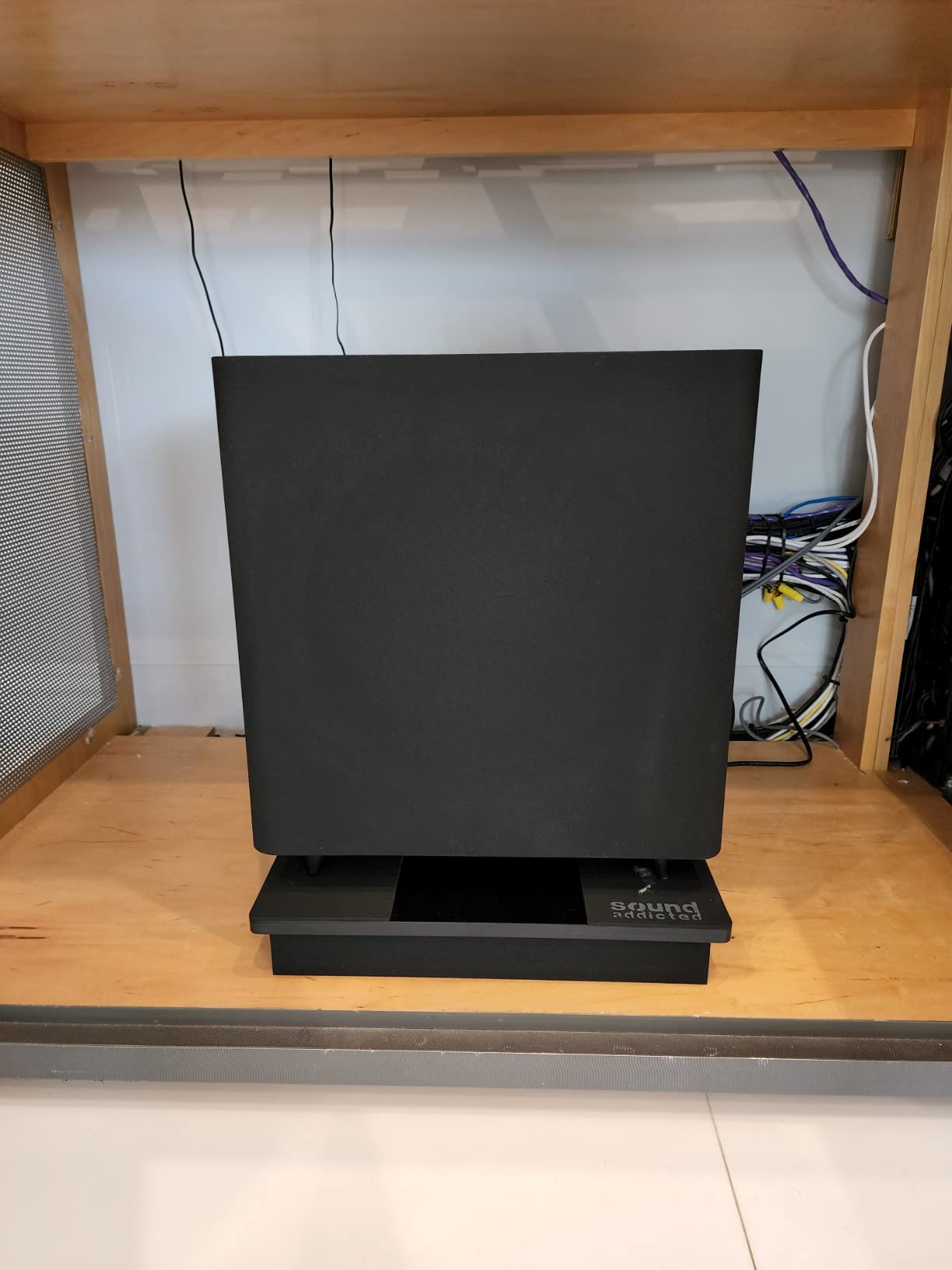 Sound Addicted VibeBoss P10 - Acoustic Isolation Platform for 8-10