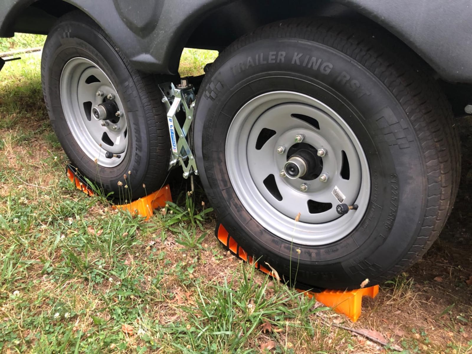 CARMTEK Camper Leveler Premium Kit - Curved RV Levelers with Camper Wheel Chocks, Rubber Mats and Carry Bag | Faster Camper Leveling Than RV Leveling Blocks customer photo 2