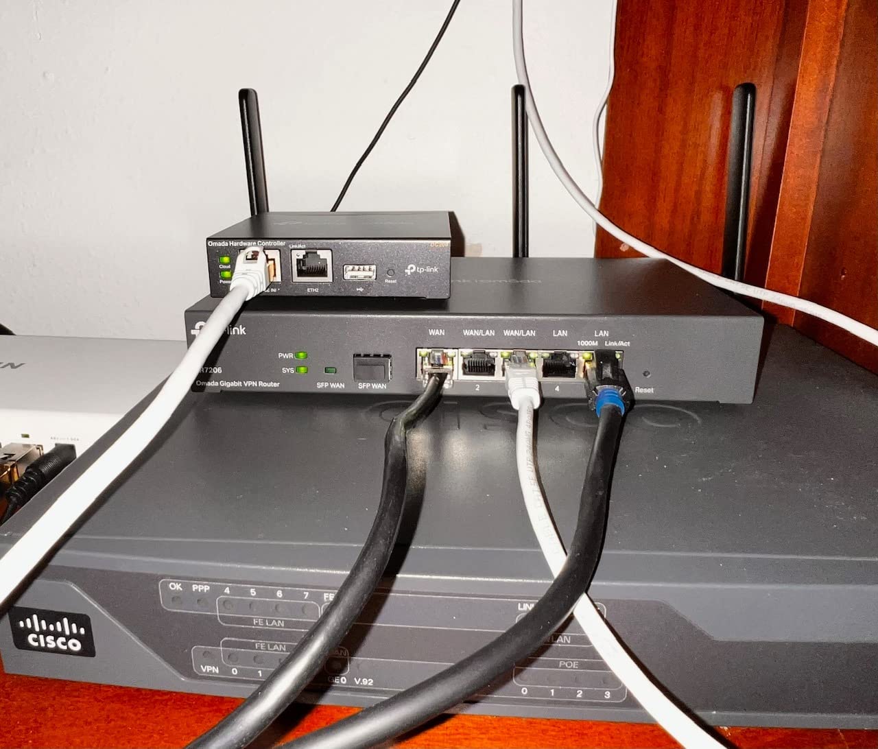 TP-Link ER7206, Multi-WAN Professional Wired Gigabit VPN Router | Increased Network Capacity, SPI Firewall, Omada SDN Integrated, Load Balance, Lightning Protection customer photo 1