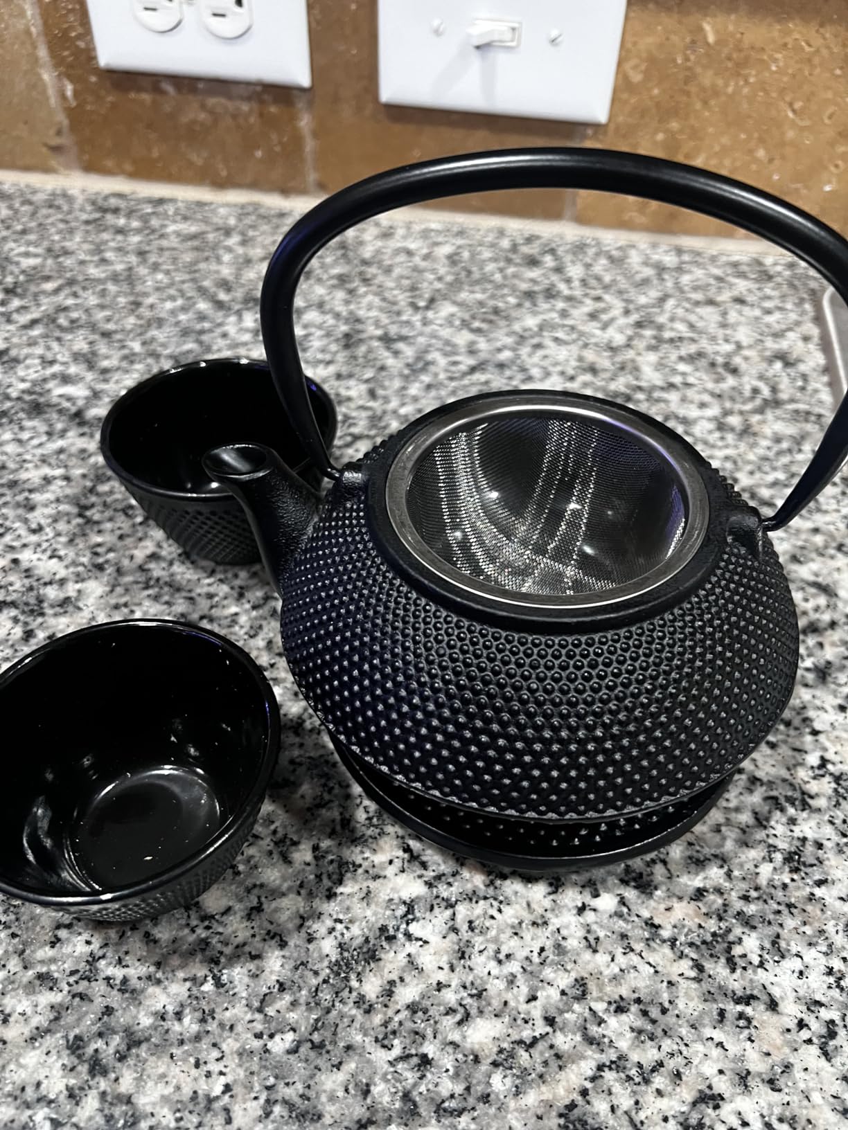 Velaze Cast Iron Teapot Set with Infuser, Japanese Style, 2 Cups, 700ML, 23oz | Heat Preservation with Trivet, Fully Enameled Interior, Beautiful Hammered Design, for Loose Leaf Tea Brewing for 1-2 People customer photo 1
