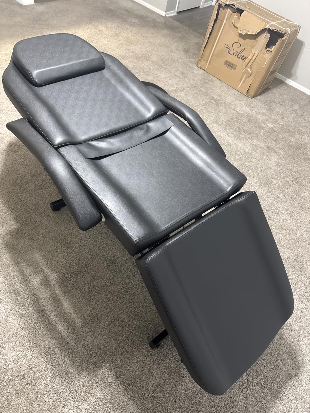 OmySalon Massage Salon Tattoo Chair Esthetician Bed with Hydraulic Stool, Multi-Purpose 3-Section Facial Bed Table, Adjustable Beauty Barber Spa Beauty Equipment, Black customer photo 1