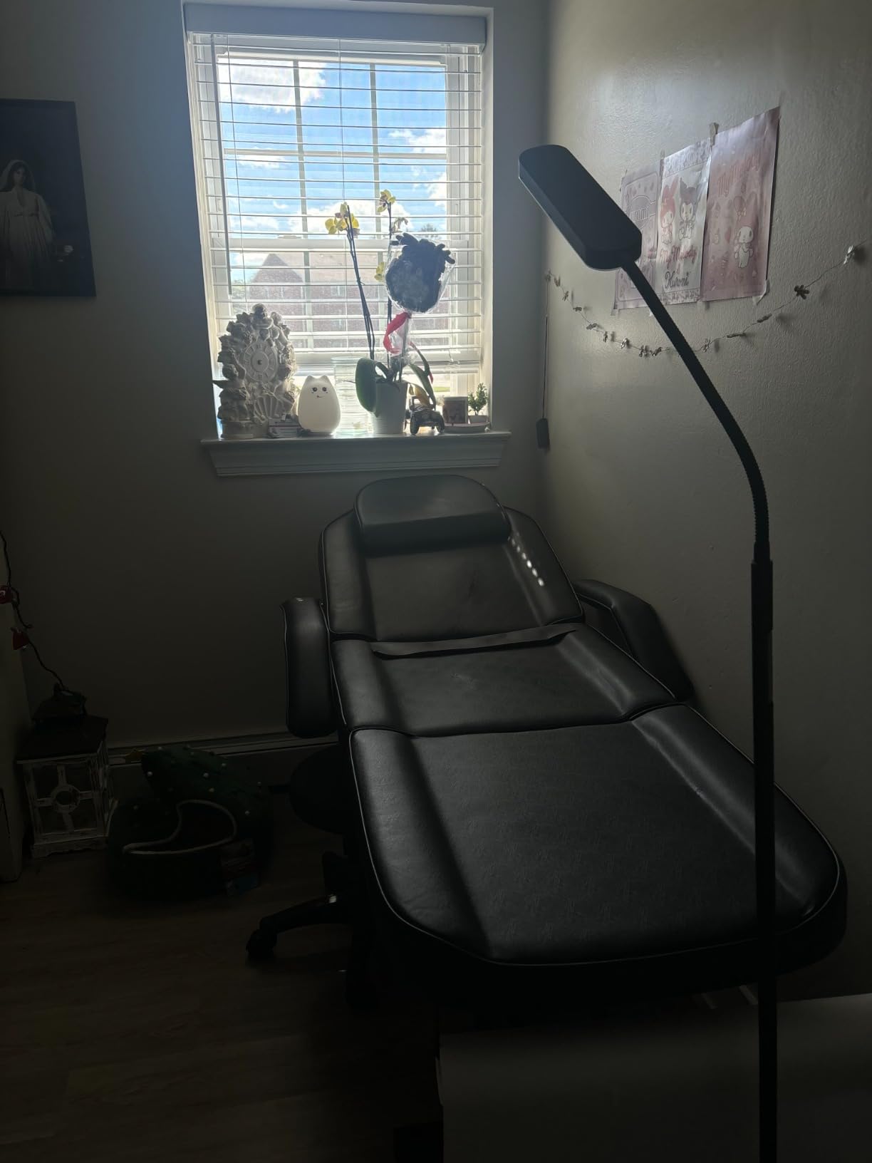 OmySalon Massage Salon Tattoo Chair Esthetician Bed with Hydraulic Stool, Multi-Purpose 3-Section Facial Bed Table, Adjustable Beauty Barber Spa Beauty Equipment, Black customer photo 2