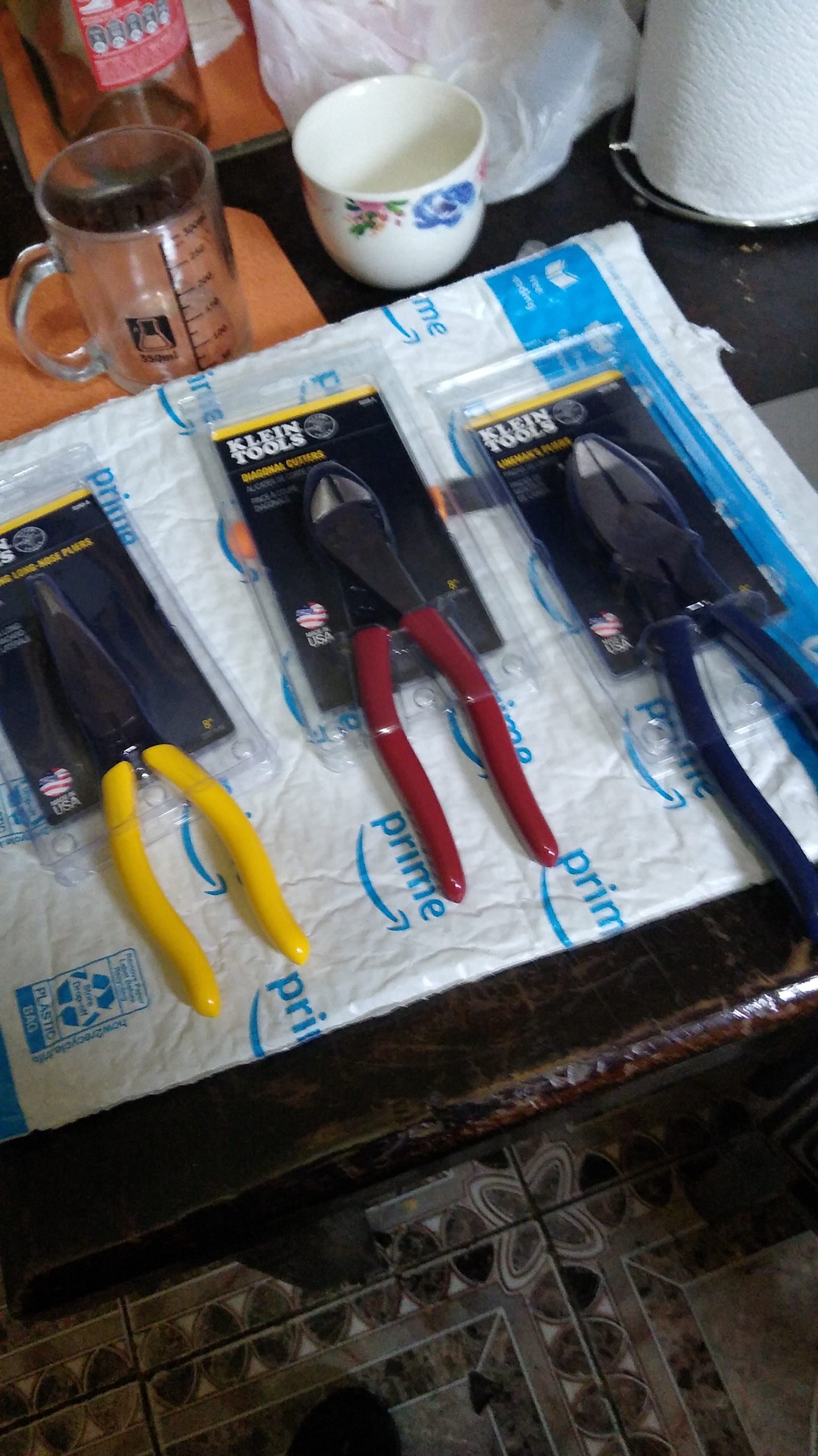 Klein Tools 80020 Plier Set, Made in USA, Lineman's Pliers, Diagonal Cutters, and Needle Nose, Induction Hardened Knives, 3-Piece customer photo 1