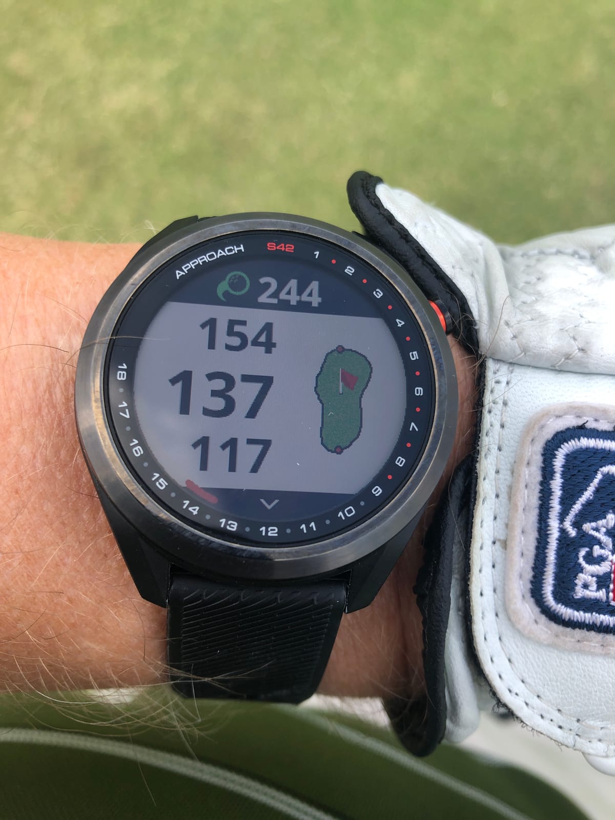 Garmin Approach S42, GPS Golf Smartwatch, Lightweight with 1.2