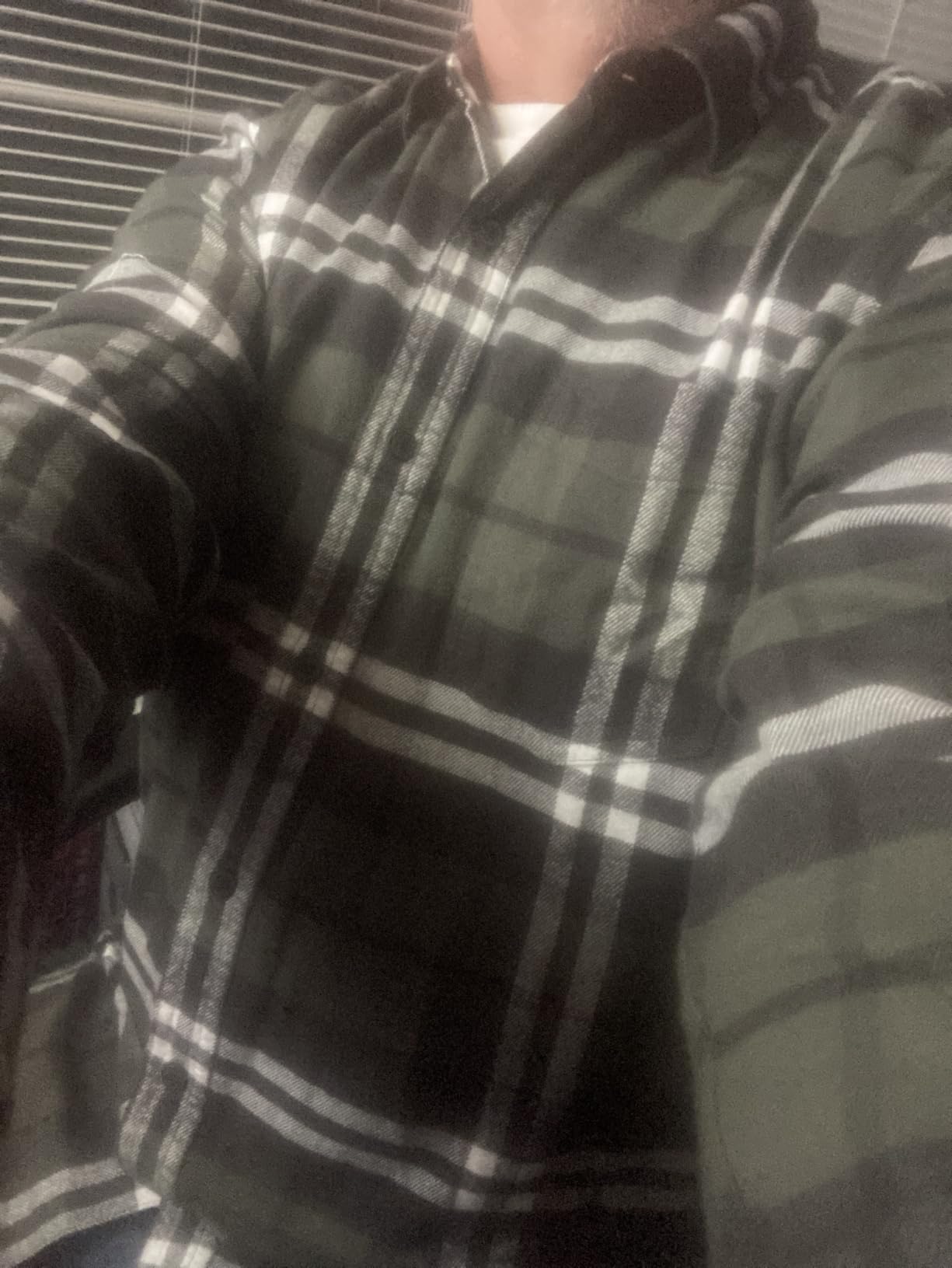 Amazon Essentials Men's Regular Fit Long-Sleeve Flannel Shirt, Soft Brushed Cotton, Lightweight yet Warm customer photo 1