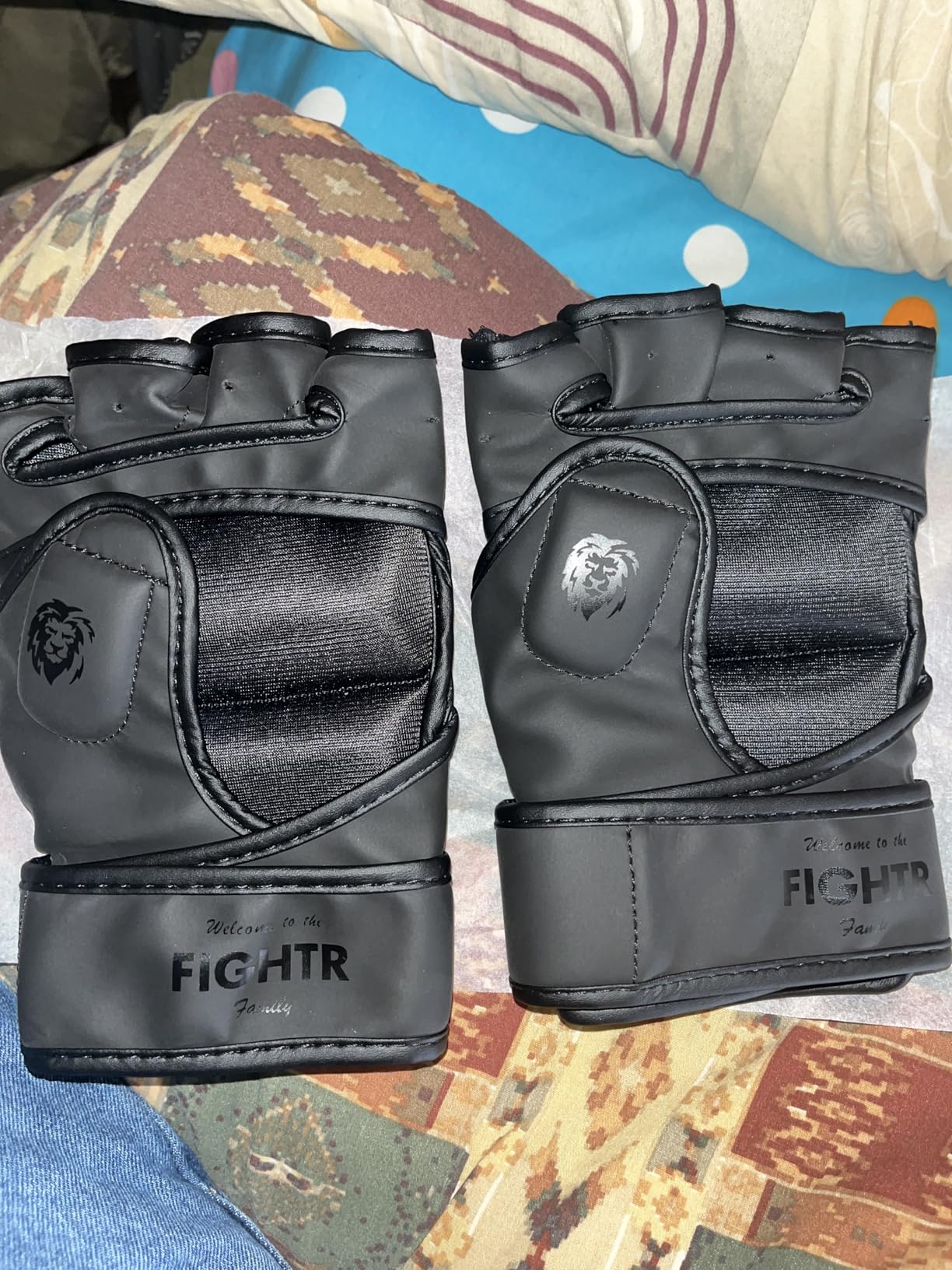 FIGHTR Pro MMA Gloves for Grappling Sparring Training, Kickboxing Martial Arts Muay Thai Punching Bag Mitt Training Boxing for Men and Women | incl. Carrying Bag customer photo 2
