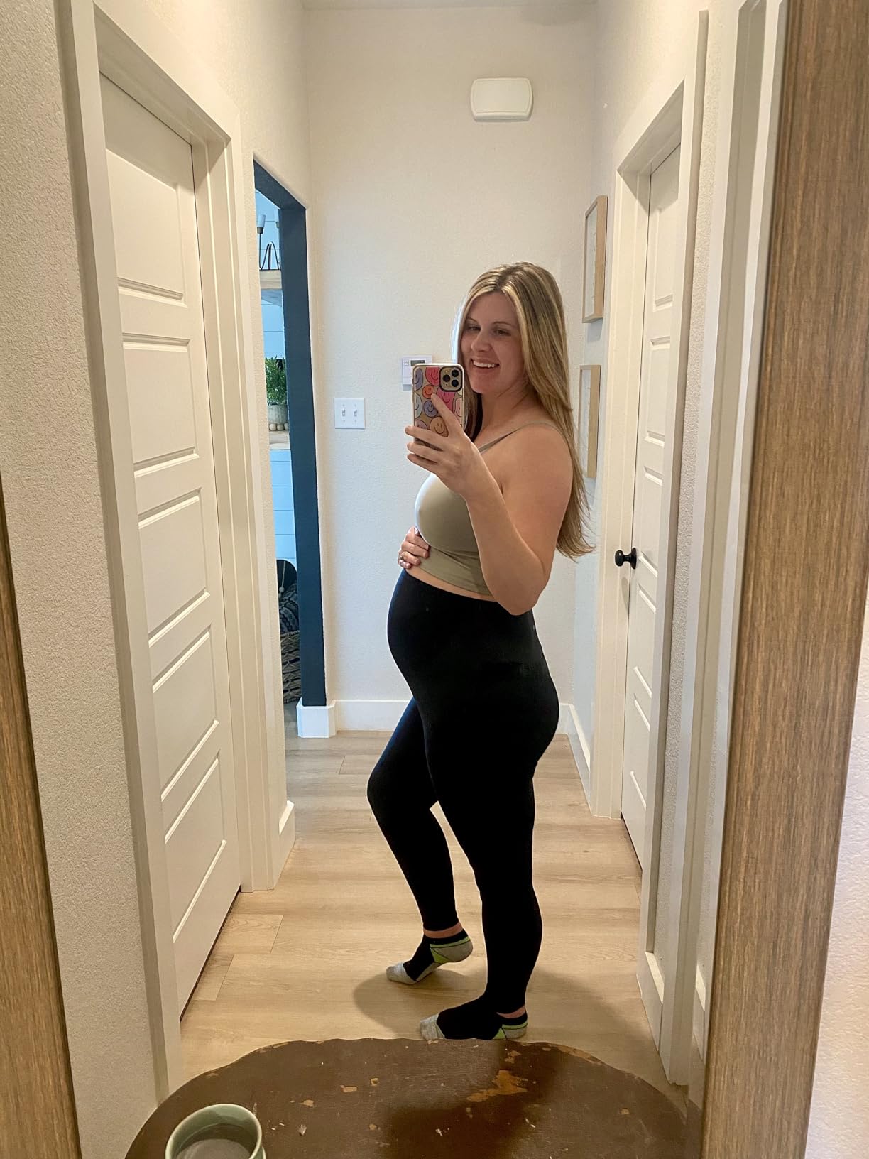 Amazon Essentials Women's Maternity Leggings Over the Belly, Active Sculpt, Full Length, Pregnancy Pants customer photo 1