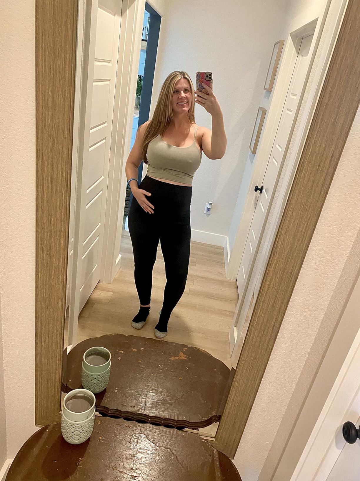 Amazon Essentials Women's Maternity Leggings Over the Belly, Active Sculpt, Full Length, Pregnancy Pants customer photo 2