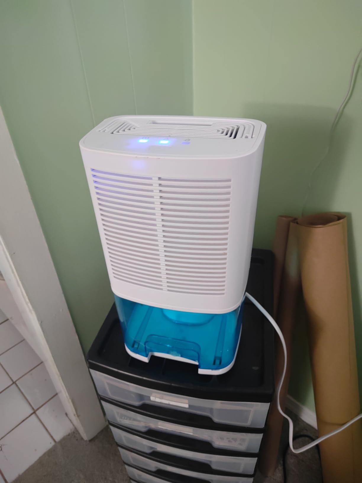 Dehumidifier 68oz(2000ml) Small Dehumidifier with Drain Hose for Up to 650 sq.ft Ultra Quiet Mini Portable Air for Home Basements Bathroom Bedroom Closet Kitchen RV customer photo 1