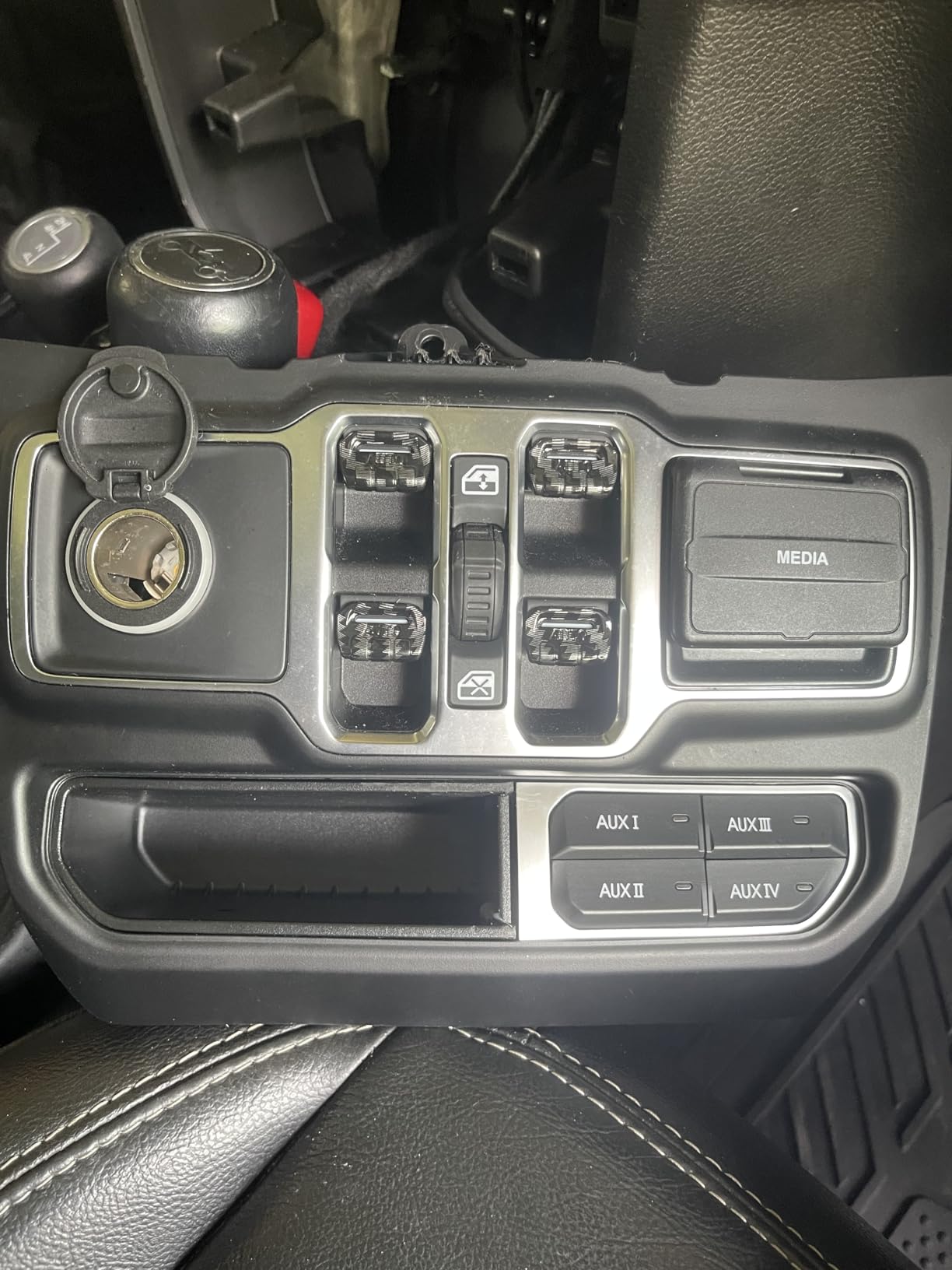 LASFIT Auxiliary Switch Bank Kit, OEM Style Plug&Play Aux Switch Panel Dash 4 Buttons 4x30A for Wrangler JL 2018-2025 & Gladiator JT 2019-2025, Black customer photo 1