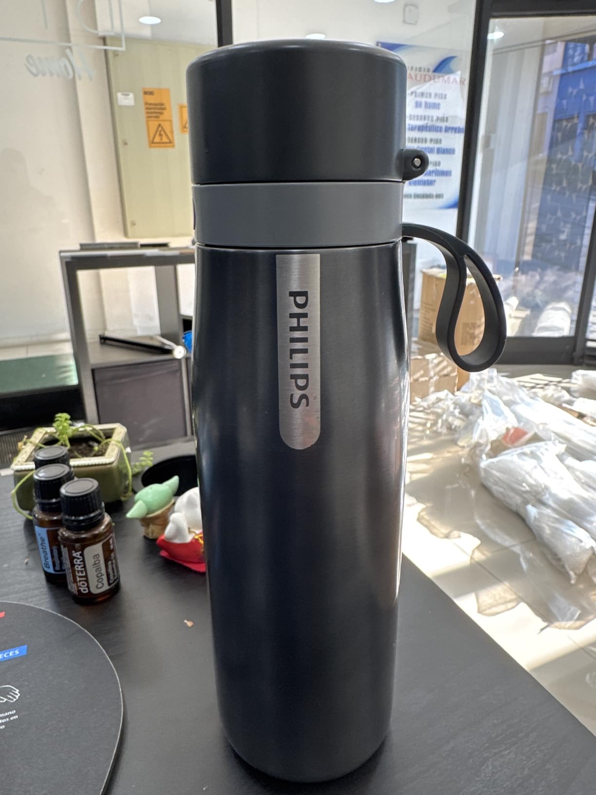 PHILIPS Filtered Water Bottle Stainless Steel Keeps Cold 18.6oz Green | Insulated BPA-Free Water Bottle With Leakproof Lid. Filter Removes Chlorine & Odor, Lasting 2 Months Or 40 Gallons customer photo 1