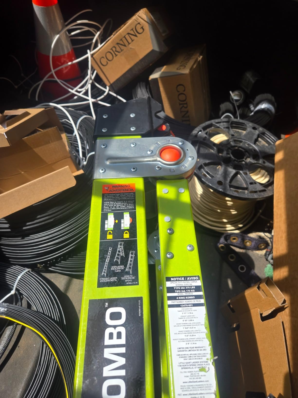 Little Giant King Kombo, 8 ft Fiberglass Multi-Position Ladder, 13908-001 | Pro Multi-Position Ladder, Step/Extension/Leaning Modes, Non-Conductive Fiberglass, Hi-Viz Green, 375 lbs. Weight Capacity customer photo 1