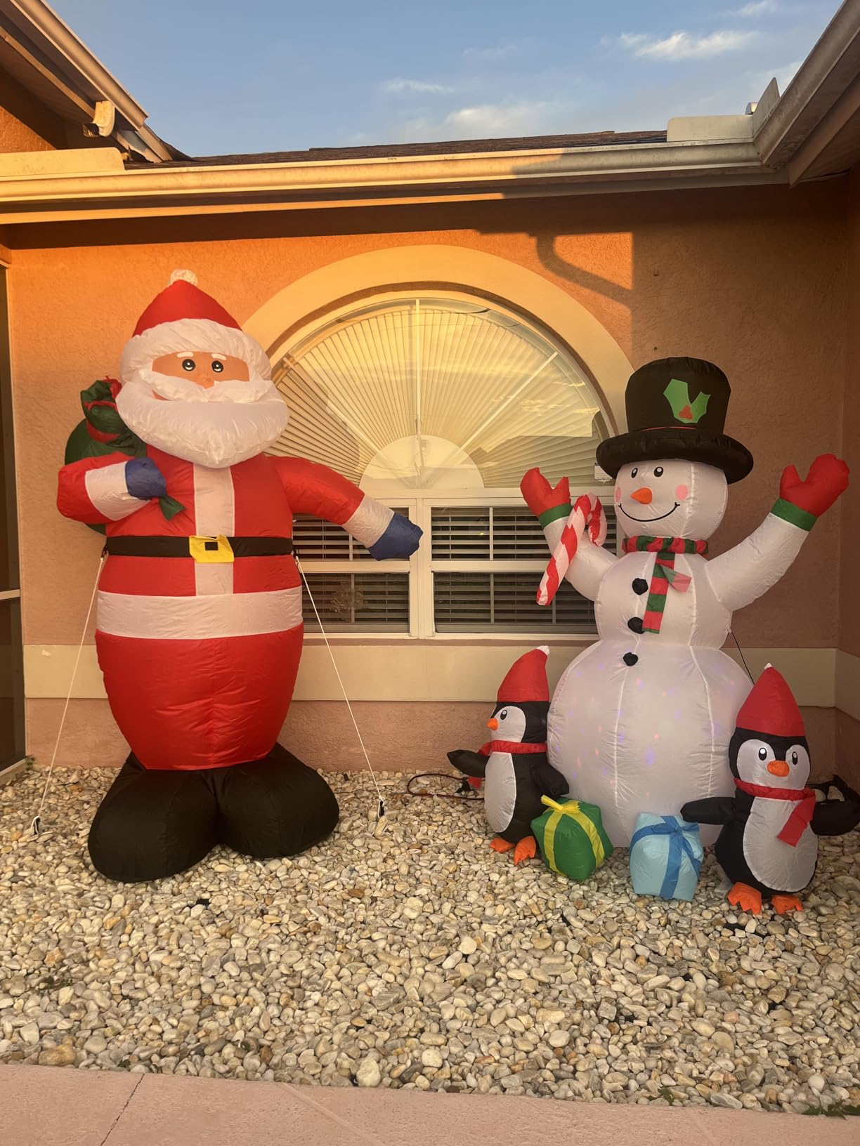 8 FT Christmas Inflatables Santa Claus Outdoor Decorations, Blow Up Santa Claus with Gifts Bag, Big Santa Carrying Presents Sack, Built-in LED Light, Xmas Outside Decor for Front Back Yard Garden Lawn customer photo 1