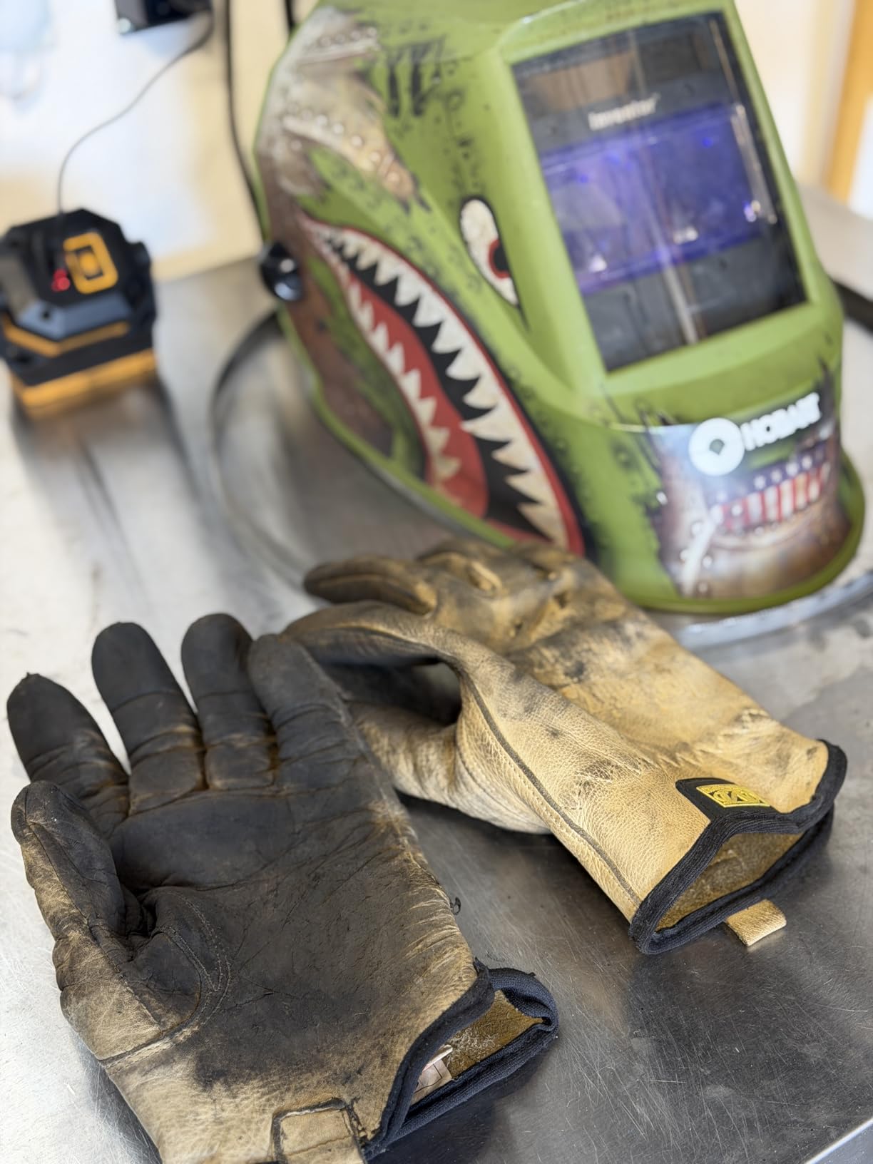 Mechanix Wear Leather Cow Driver Gloves, Breathable Driver Gloves with Elastic Cuff, Water-Resistant Leather customer photo 2