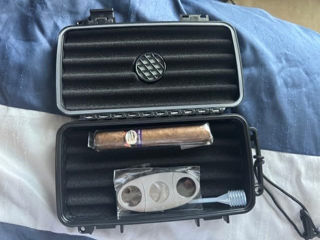 Flauno Travel Cigar Humidor Case - Portable Cigar Box with Humidifier Disc & Cigar Cutter | Waterproof | Crushproof | Airtight | Durable (Holds up to 5 Cigars) customer photo 1