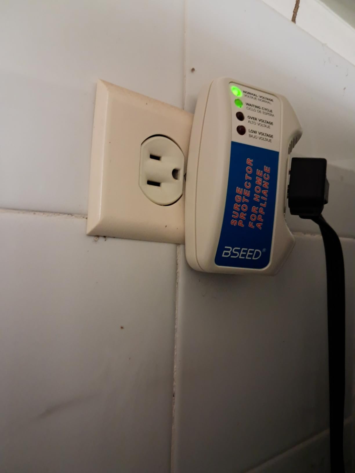 BSEED Surge Protector Home Appliance, Single Outlet Power Voltage Protector, Voltage Brownout Outlet Surge Refrigerator 1440 Watts, 1875W, 125V, 15A (1 Pack) customer photo 2