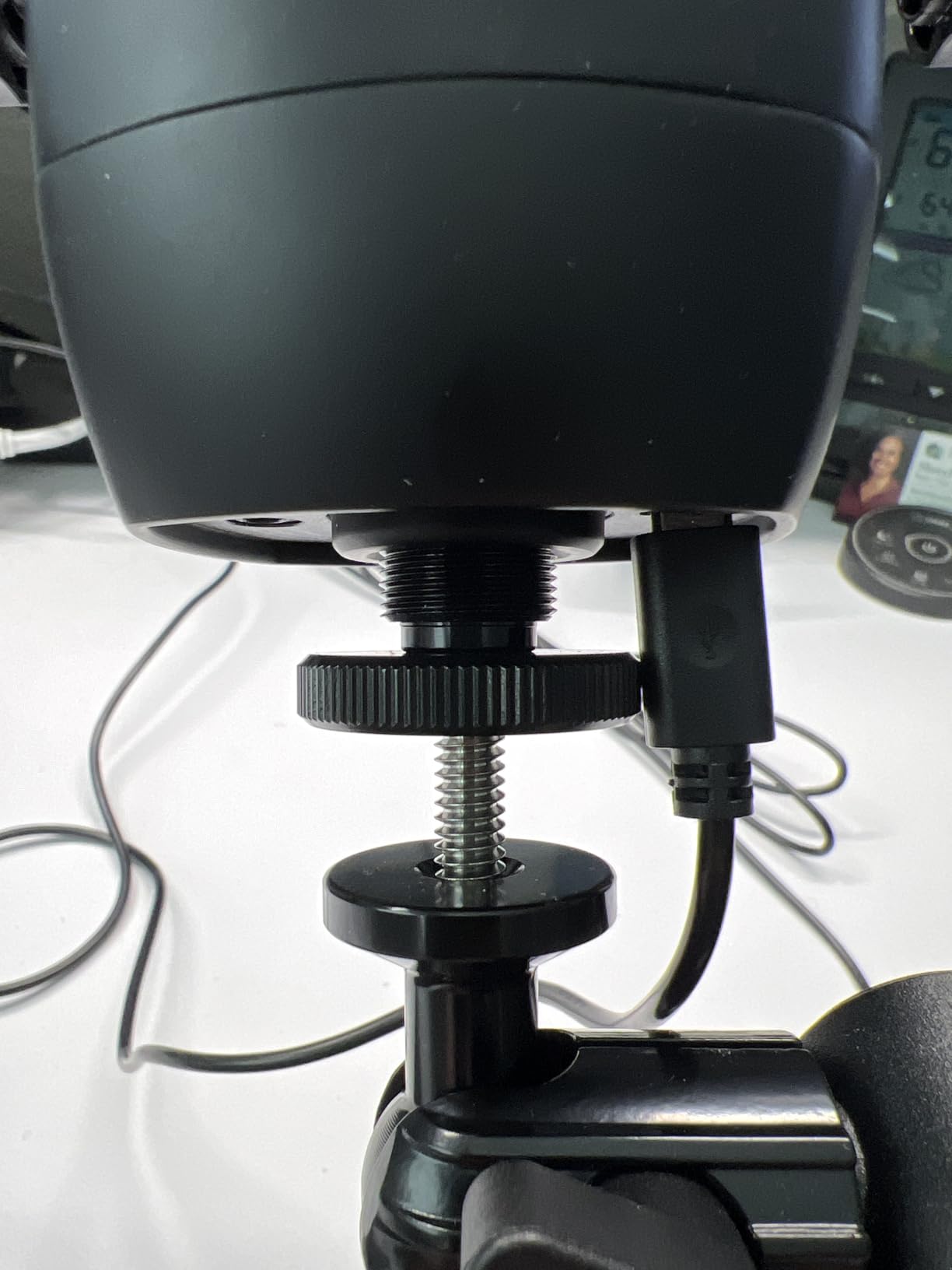 Elgato Wave Mic Arm Low Profile Microphone Boom Arm | Sits below shoulder line, 360-degree rotation, Magnetic cable channels, All-metal build, Fully adjustable mount customer photo 1