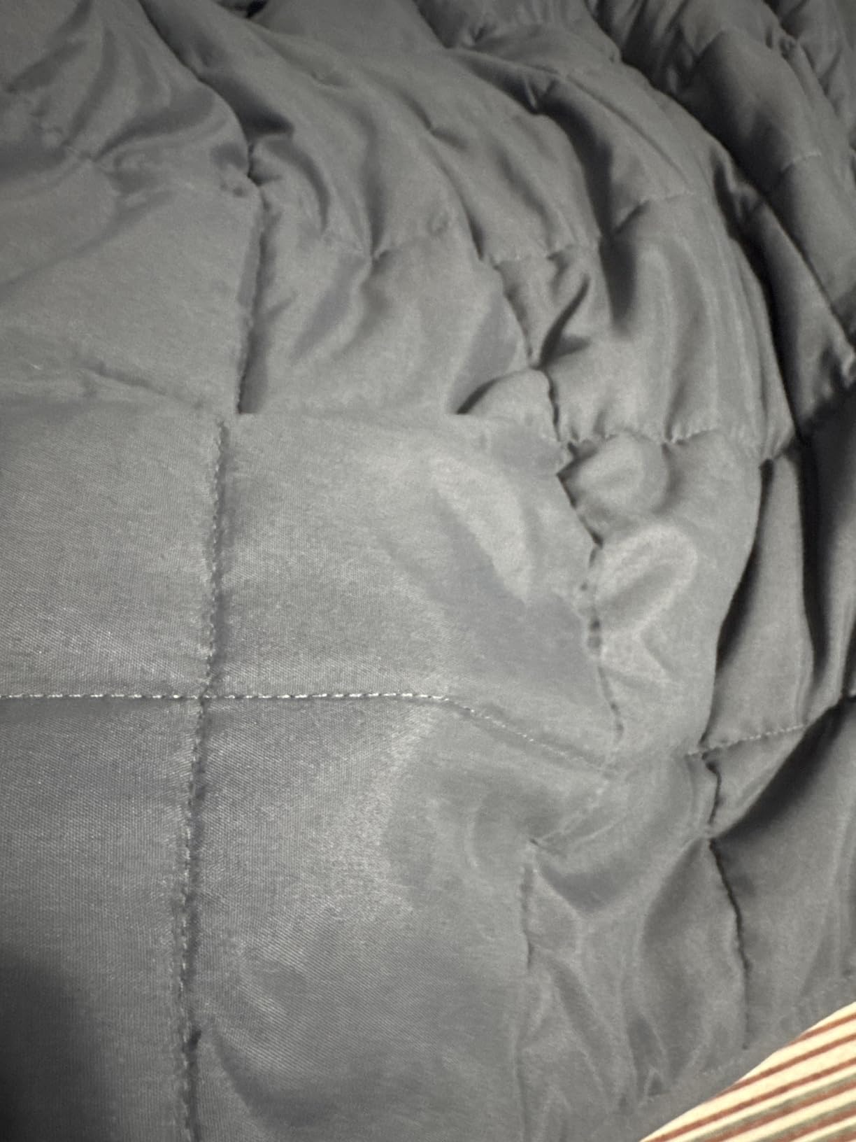 L'AGRATY Weighted Blanket for Adults 15lbs 48x72 Dark Grey Twin Full customer photo 1