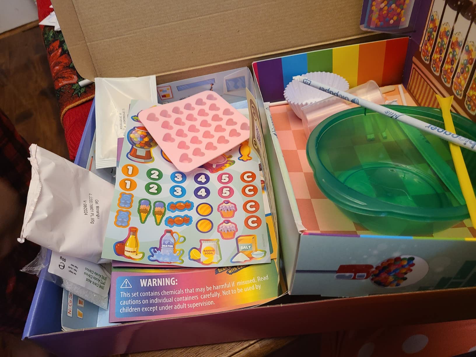 Playz Edible Exploding Candy Making Kit for Kids Age 8-12 Years Old with 29+ Fun Science Experiments, DIY Explosive Chemistry kit customer photo 2