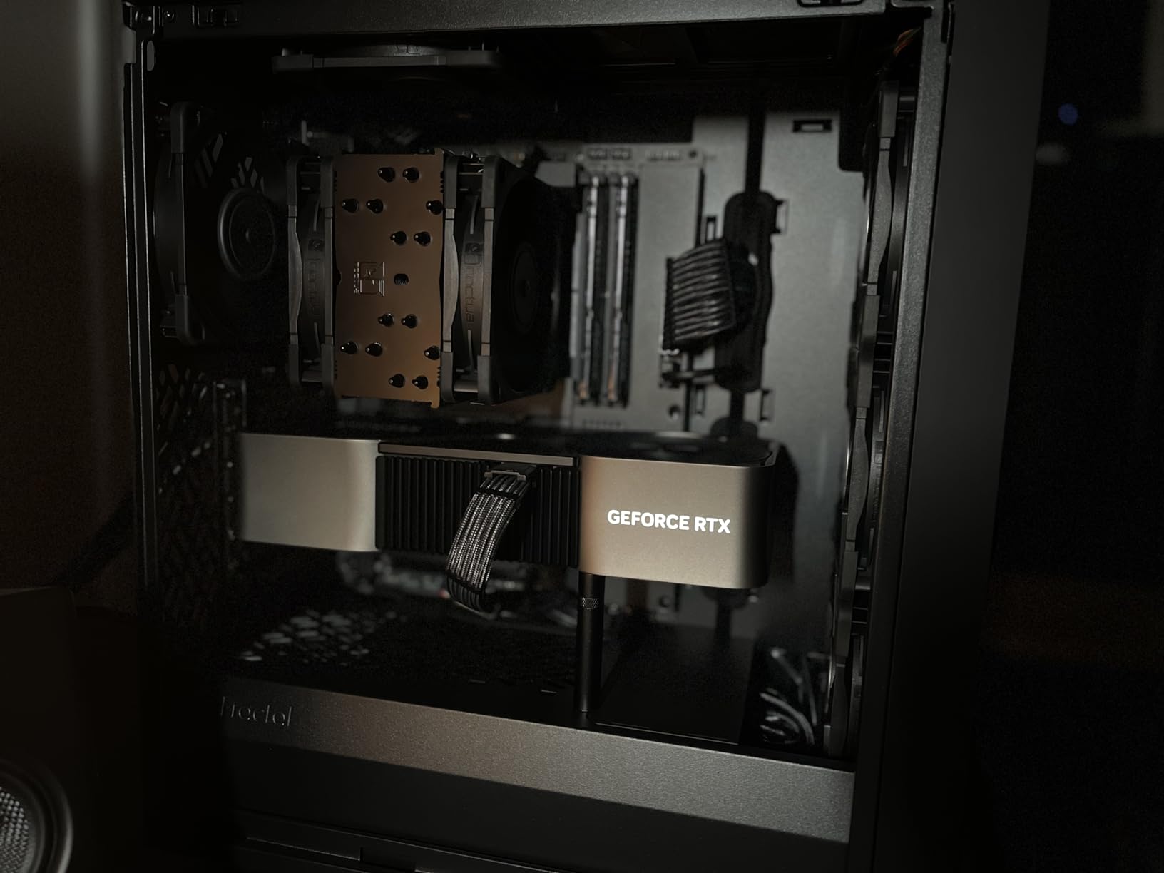 Noctua NH-U12A chromax.Black, Quiet High-Performance Tower CPU Cooler | 158mm Height, High-End Low-Noise Cooling, For Intel & AMD, Dual 120mm Fans, 100% RAM Compatibility, Rich Accessory Kit customer photo 2