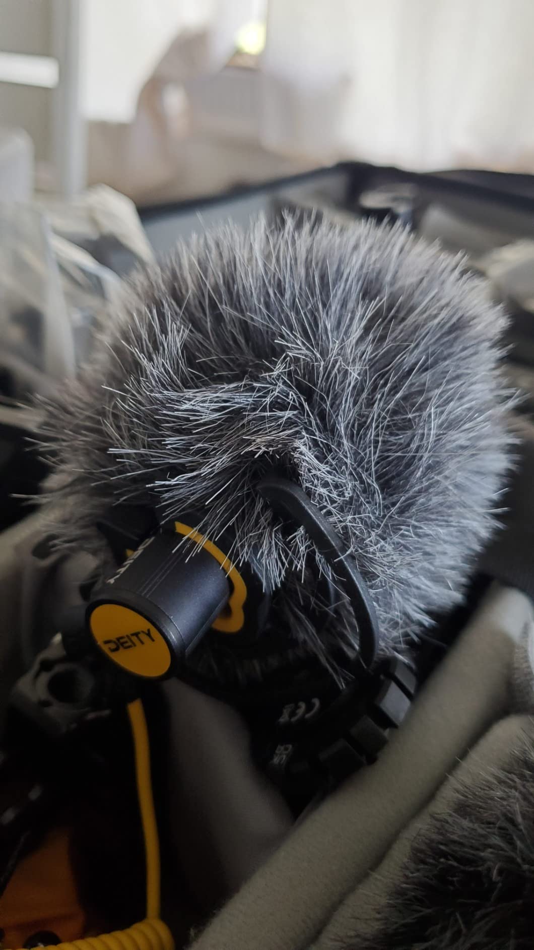 Deity V-Mic D4 Mini Supercardioid On-Camera Mic for DSLR & Vlog, 20mph Wind Rating, TRS/TRRS Cables, Dual-track input customer photo 2