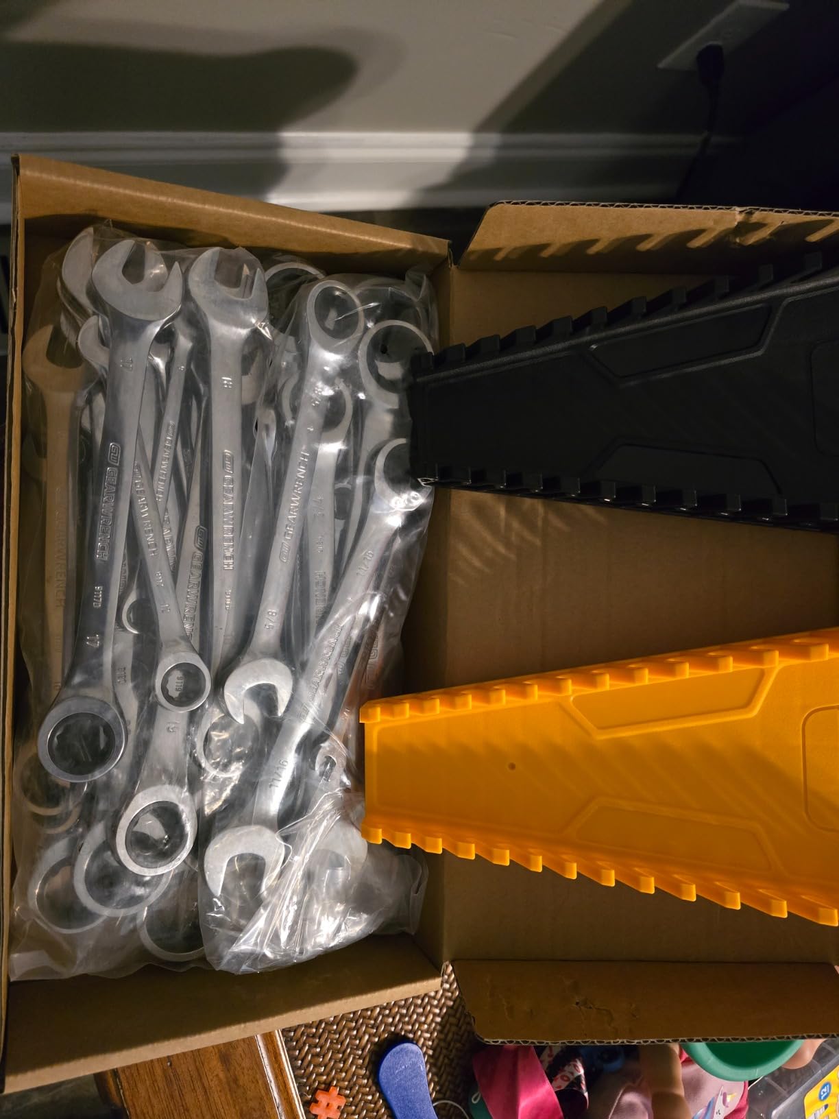 GEARWRENCH 30 Piece 12 Point Ratcheting Combination SAE/Metric (1/4-1 in., 8-24 mm) Wrench Set with Wrench Racks - 86702 customer photo 1