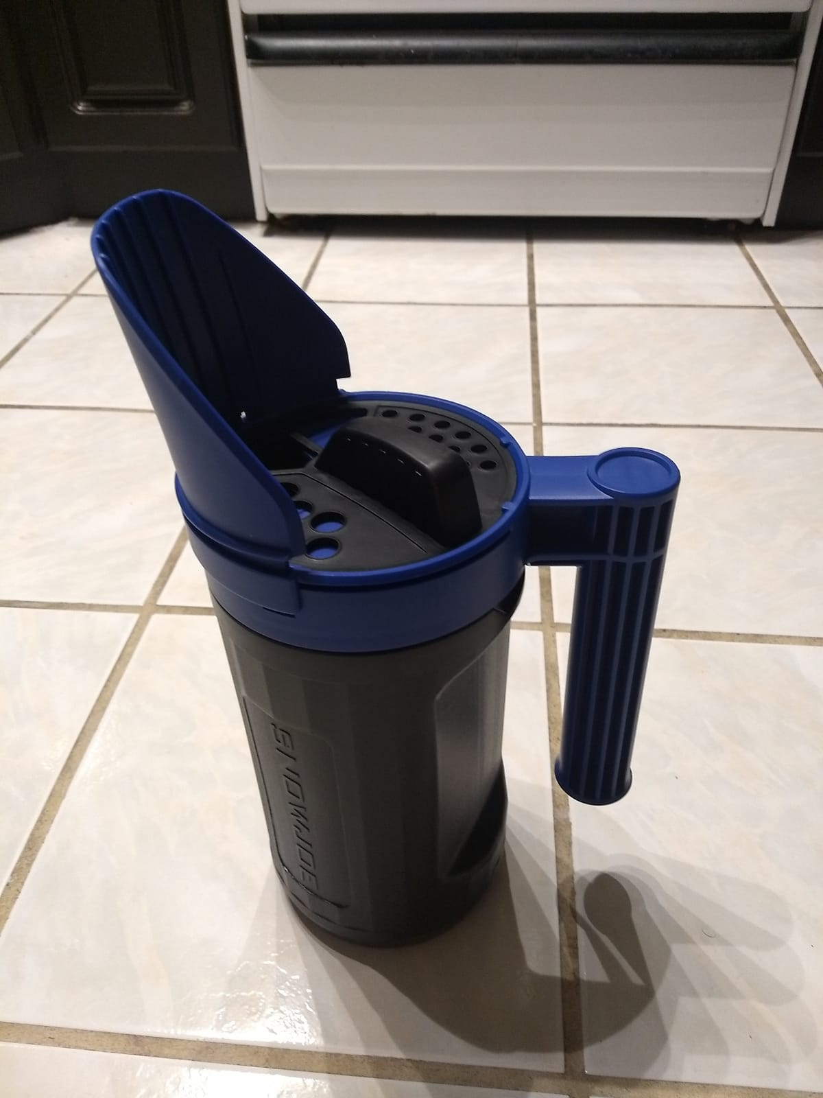Snow Joe Salt Spreader Handheld - Ice Melt Spreader with 5 lb Capacity, Adjustable Dial Flow Control for Grass Seed, Fertilizer & More, SJSPD1 customer photo 2