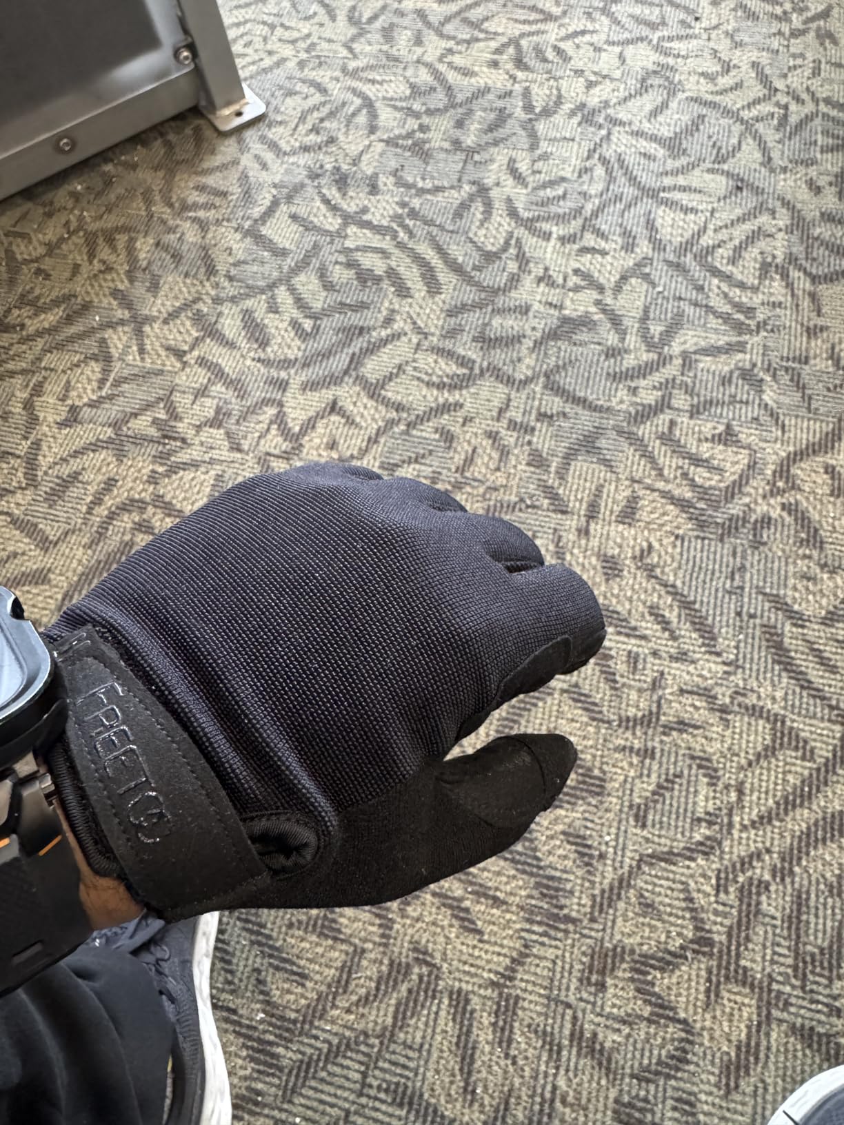 FREETOO Full-Finger Workout Gloves for Men, Padded Gym Gloves with Grip customer photo 1