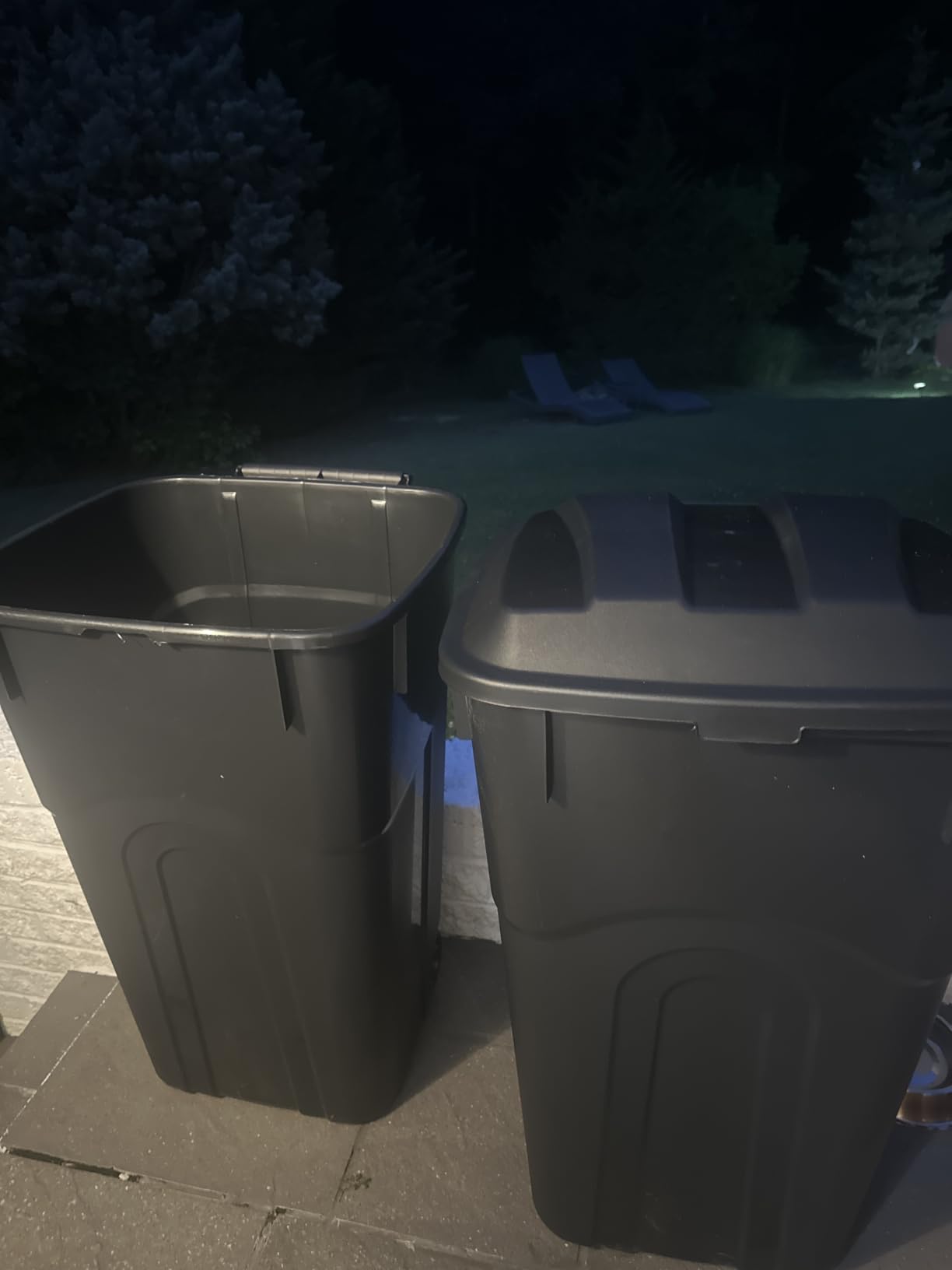 United Solutions 32 Gallon Wheeled Outdoor Garbage Can with Attached Snap Lock Lid and Heavy-Duty Handles, Black, Heavy-Duty Construction, Perfect Backyard, Deck, or Garage Trash Can, 2 Pack customer photo 1