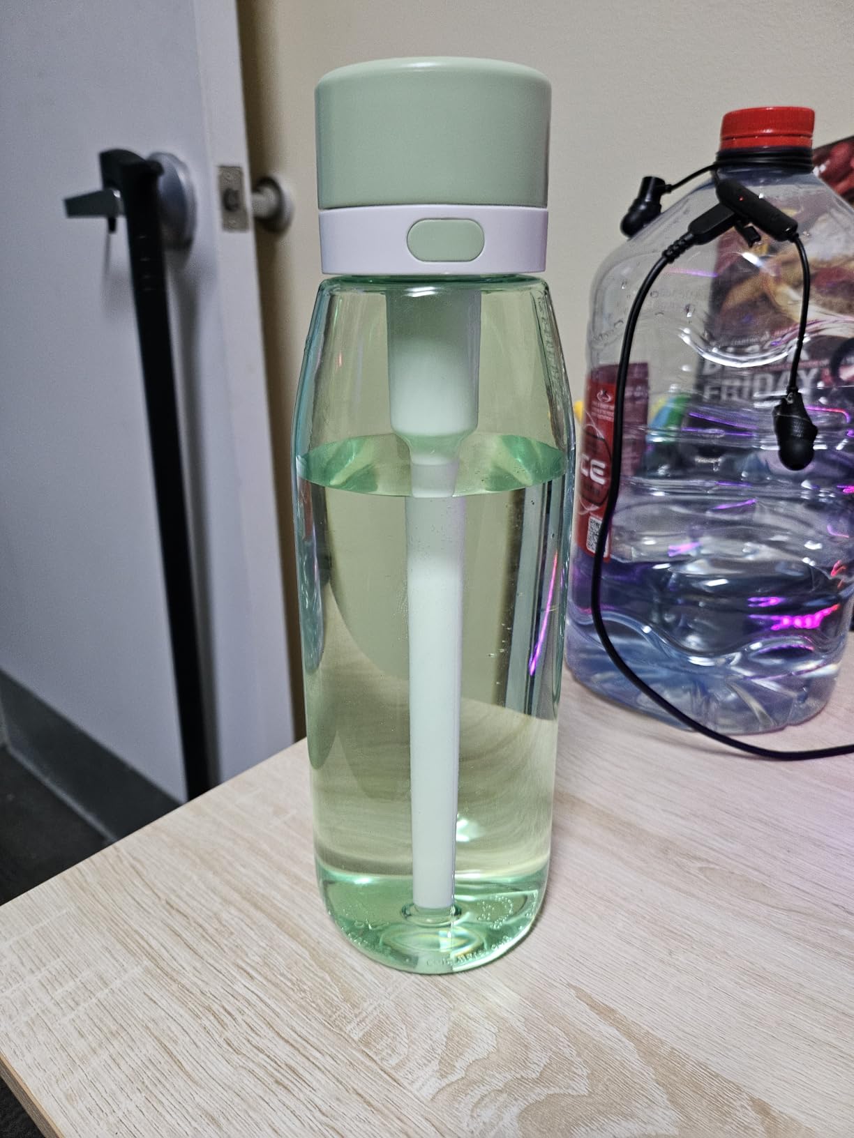 PHILIPS Filtered Water Bottle, BPA-Free Tritan, Travel Portable 36oz Blue | Eliminates Chlorine Taste. Features A Leakproof Lid And 2-Year Warranty. Filters 40 Gallons To Replace 450 Water Bottles customer photo 2