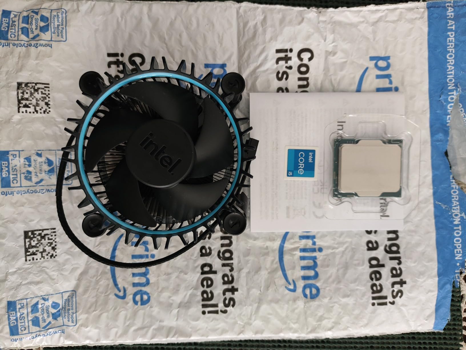 Intel Core i5-12400F Desktop Processor, 6 cores/12 threads, 2.5 GHz base, LGA1700, BX8071512400F customer photo 2