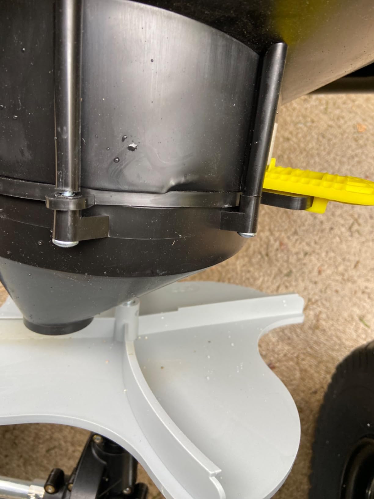 Chapin 8622B Tow & Pull Behind Broadcast Spreader, 150lbs Capacity, Auto‑Stop Dual Impeller, Enclosed Bearings, Use for Seed & Fertilizer, Heavy‑Duty Farm/ATV/UTV customer photo 2