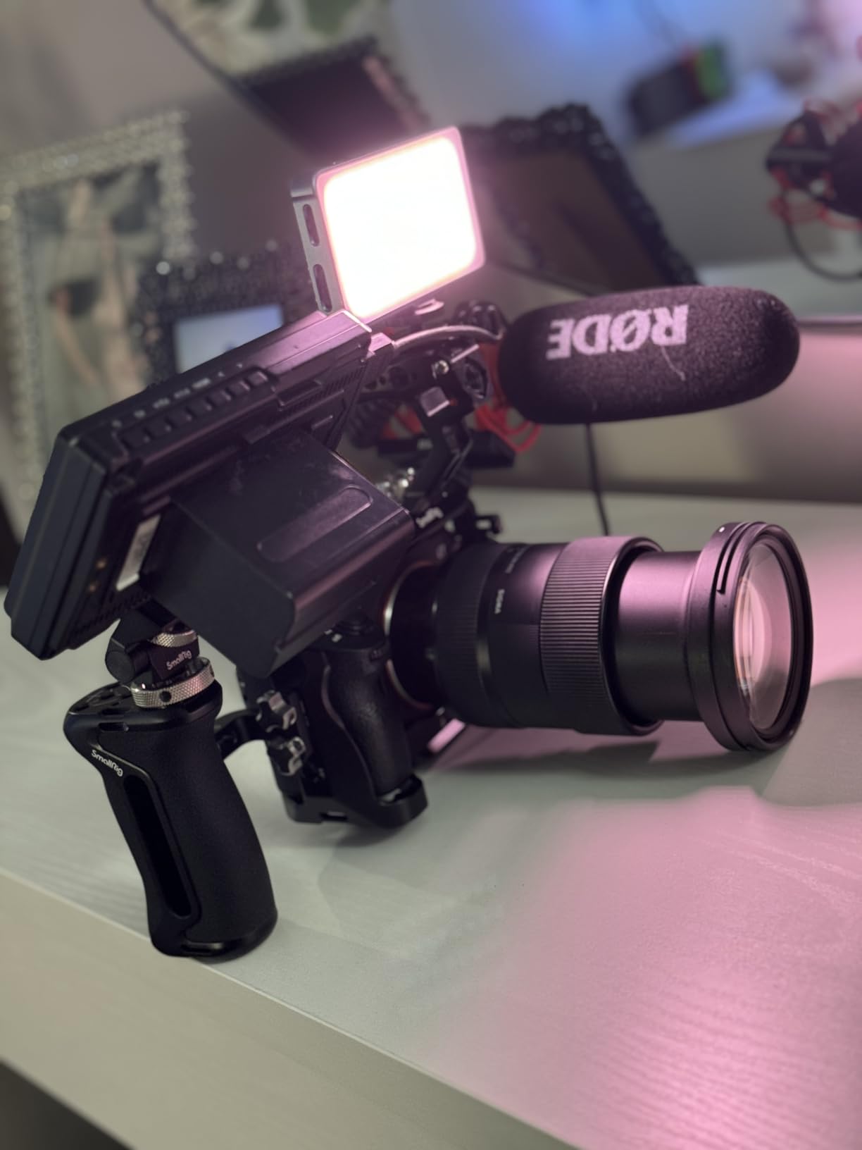 SmallRig HawkLock Quick Release Cage Advanced Kit for Sony Alpha 7 Series | for Sony Alpha 7R V/ Alpha 7 IV/ Alpha 7S III/ Alpha 7 V, Includes a Top Handle/ Side Handle/ Cable Clamp customer photo 1