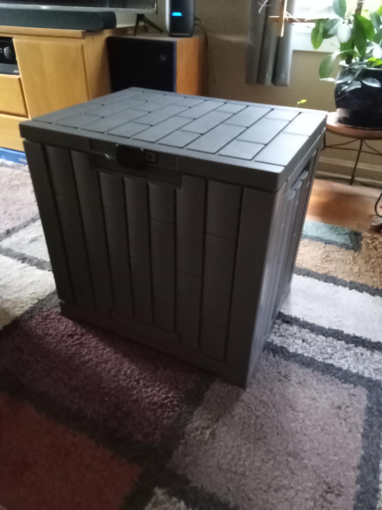 EAST OAK Outdoor Storage Box, 100 Gallon Deck Box, Waterproof Resin Storage Bench for Patio Cushions, Gardening Tools, Pool Toys, Lockable, UV Resistant, Grey customer photo 2