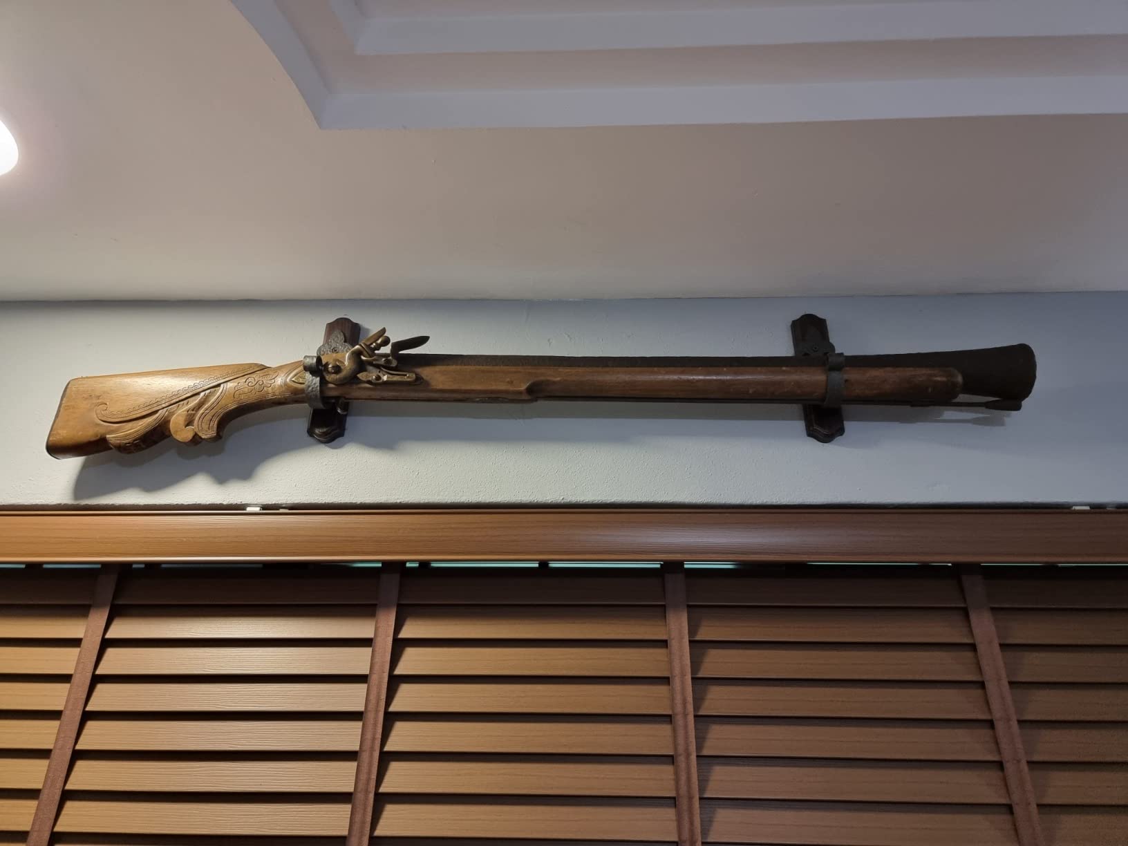 TESLYAR Gun Rack for Wall - Horizontal Gun Wall Mount with Metal Hooks - Rifle Rack Wall Mount - Shotgun Wall Mount - Wood Gun Holder for Wall Display - Stylish Indoor Gun Racks customer photo 2