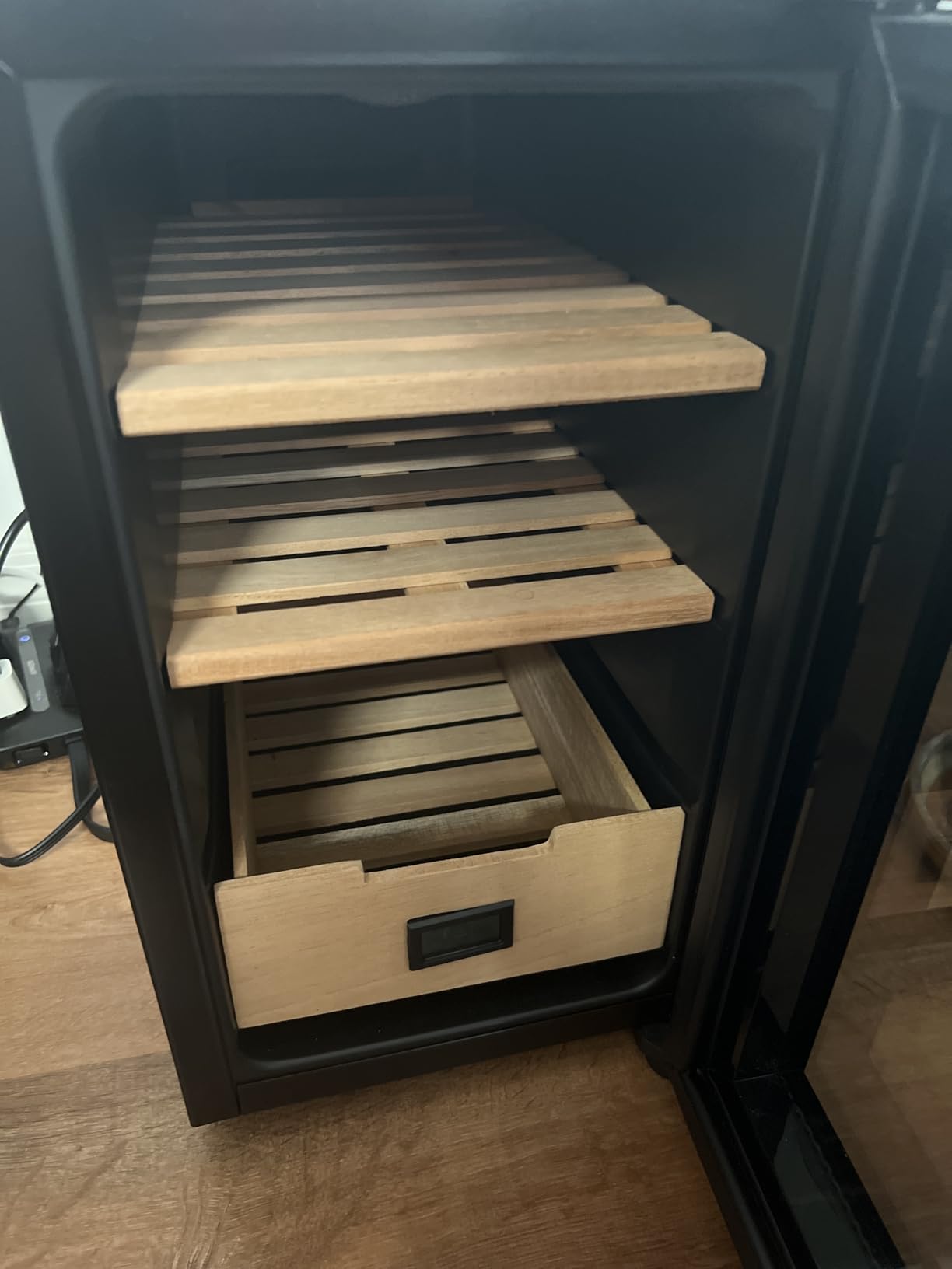 NEEDONE 48L Cooler Humidor, Electronic Humidor Cabinet for 300 Counts Capacity customer photo 2